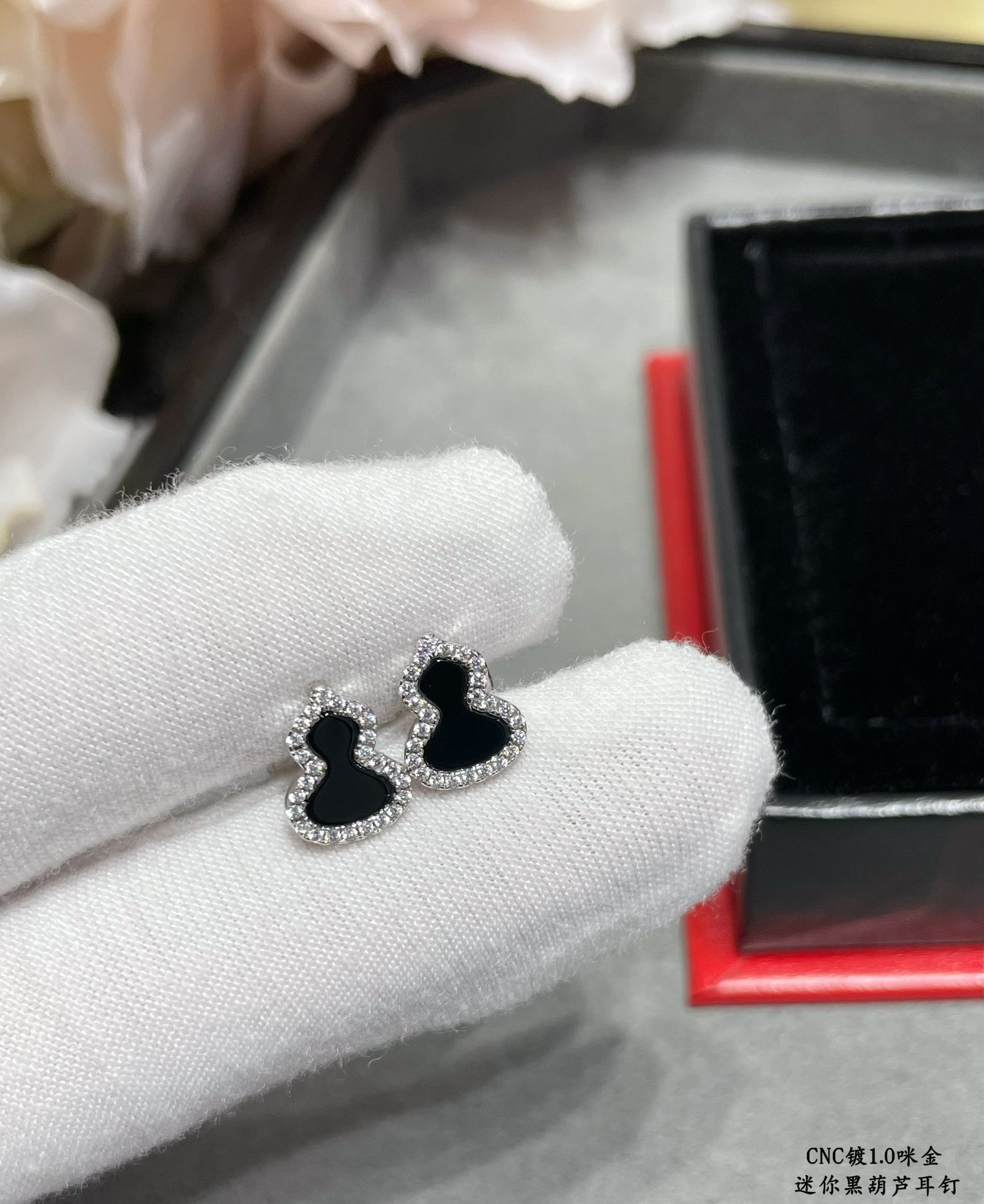 Qeelin Mini Gourd Earrings