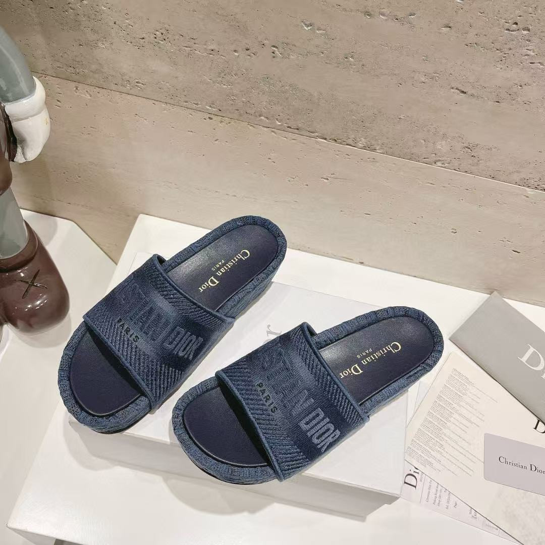 ua D*or sandal