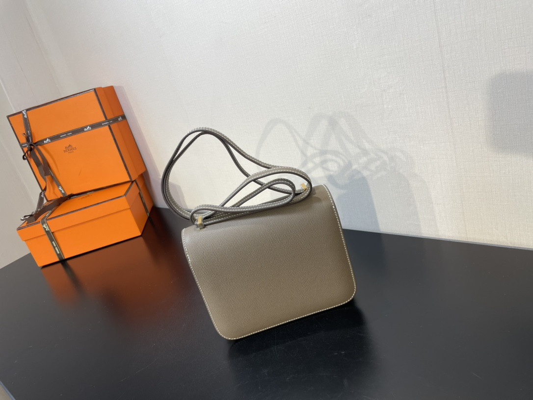 Hermès Constance 19 Epsom Gold Hardware 7.25" x 6.25" x 2.25"