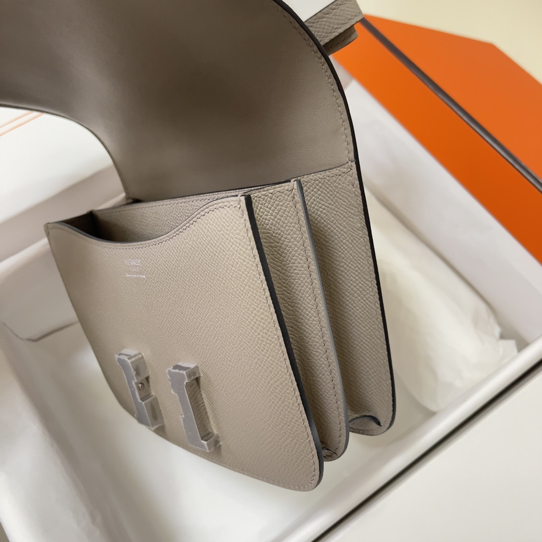 Hermès Constance 19 Epsom Silver Hardware 7.25" x 6.25" x 2.25"