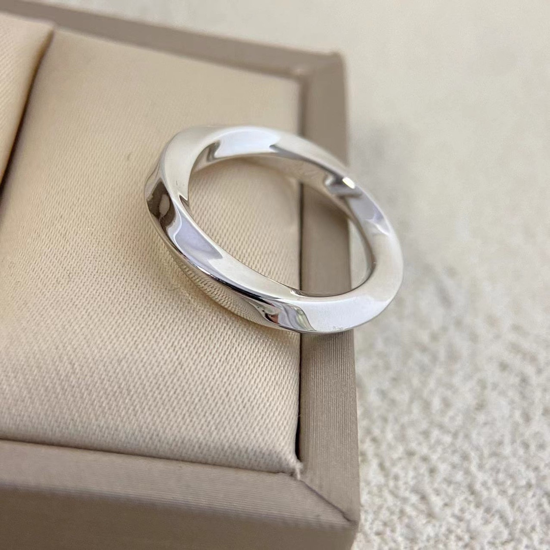 Graff Smooth Twist Rope Ring