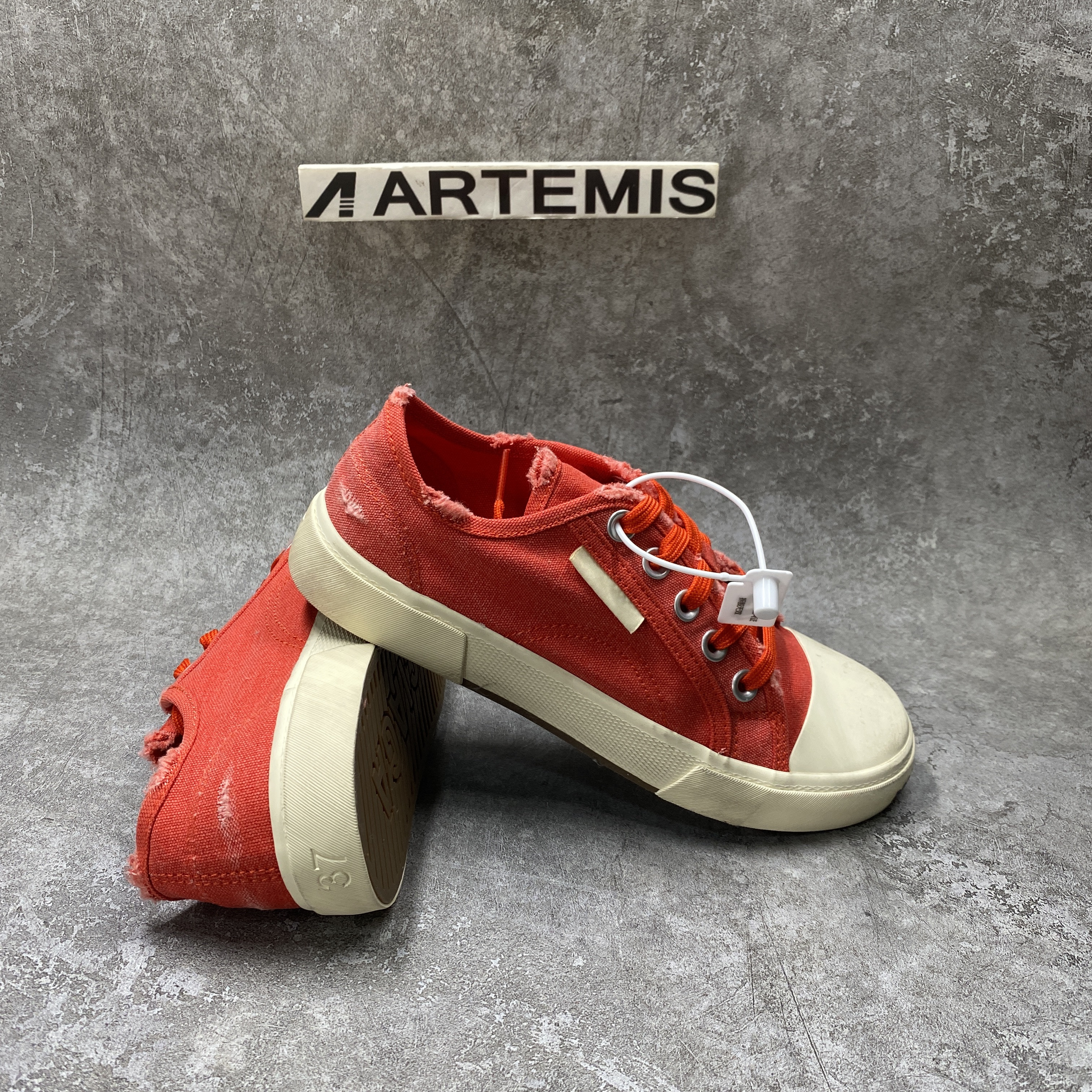 PARIS LOW TOP SNEAKER IN RED