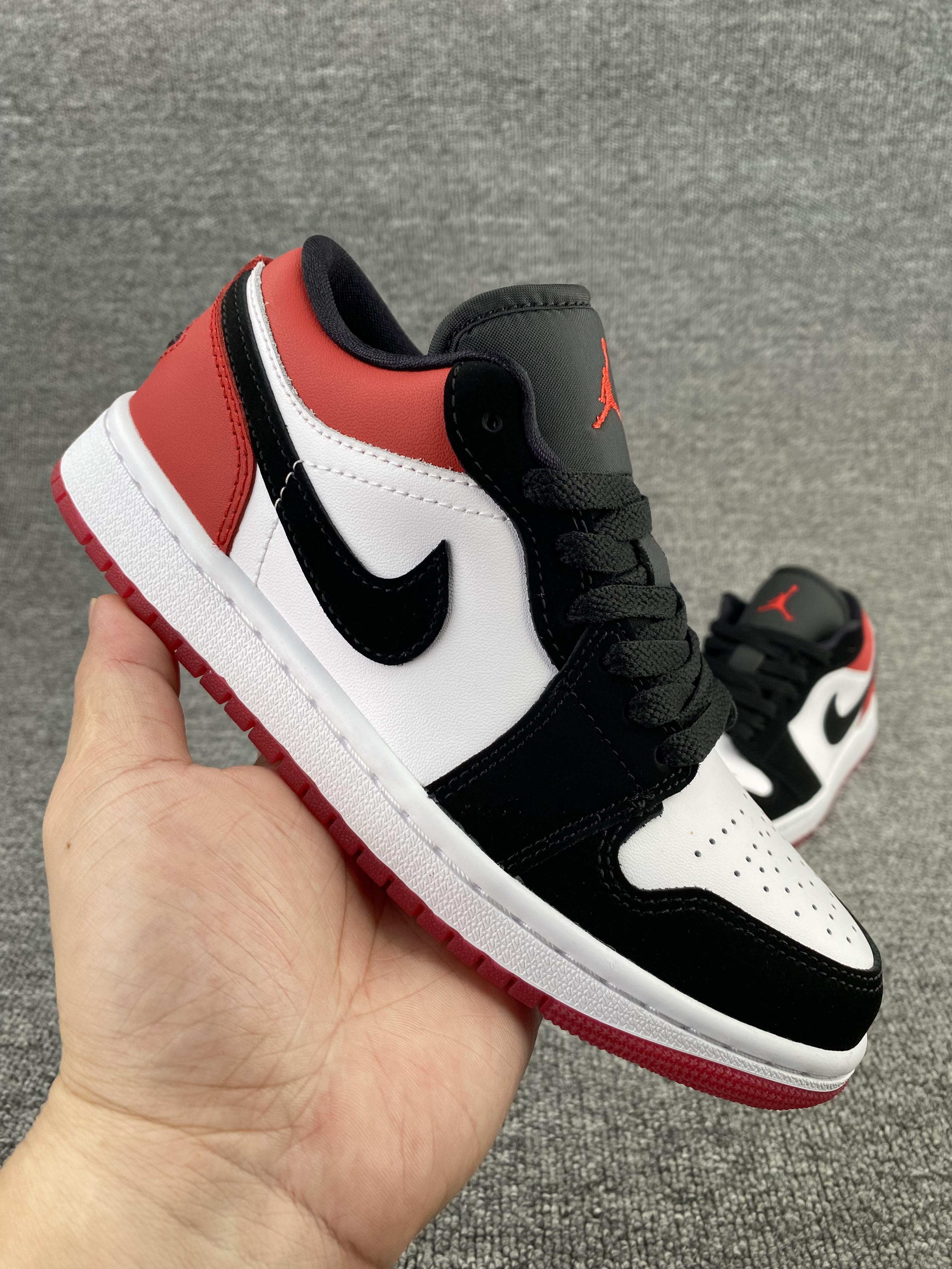UA AIR JORDAN 1 LOW SE
