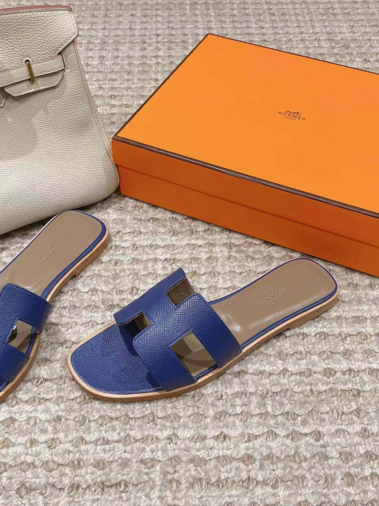 UA Hermès Oran sandal