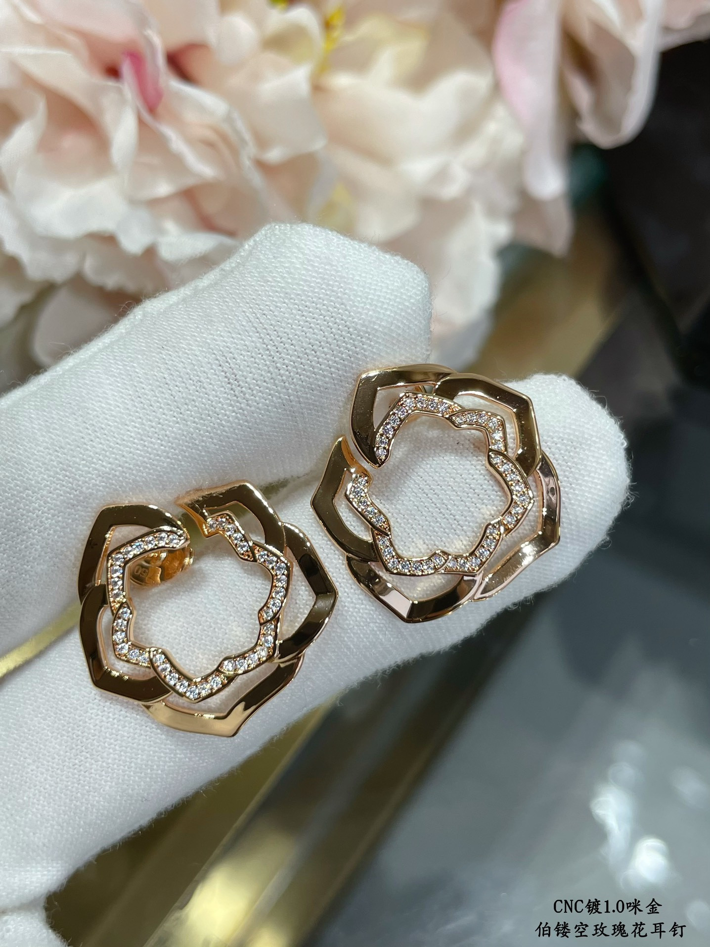 Piaget Hollow rose Earrings