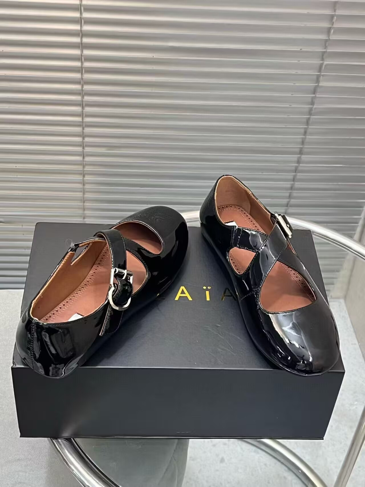 UA ALAÏA CRISS CROSS BALLET FLATS