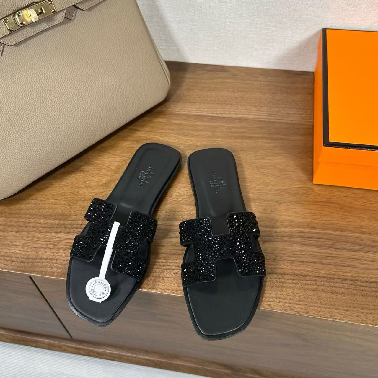UA Hermès Oran sandal