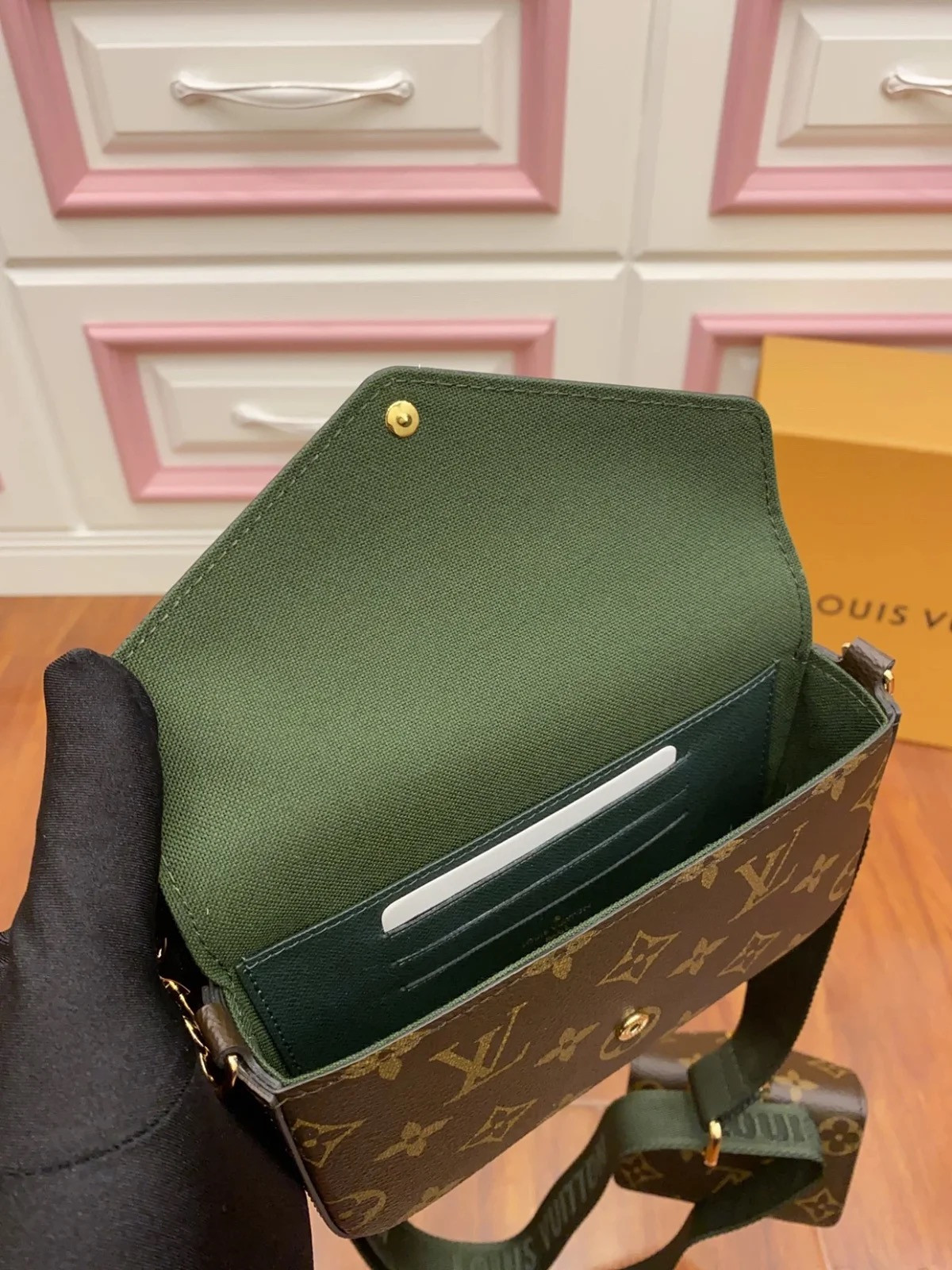 LV FELICIE STRAP & GO M80091