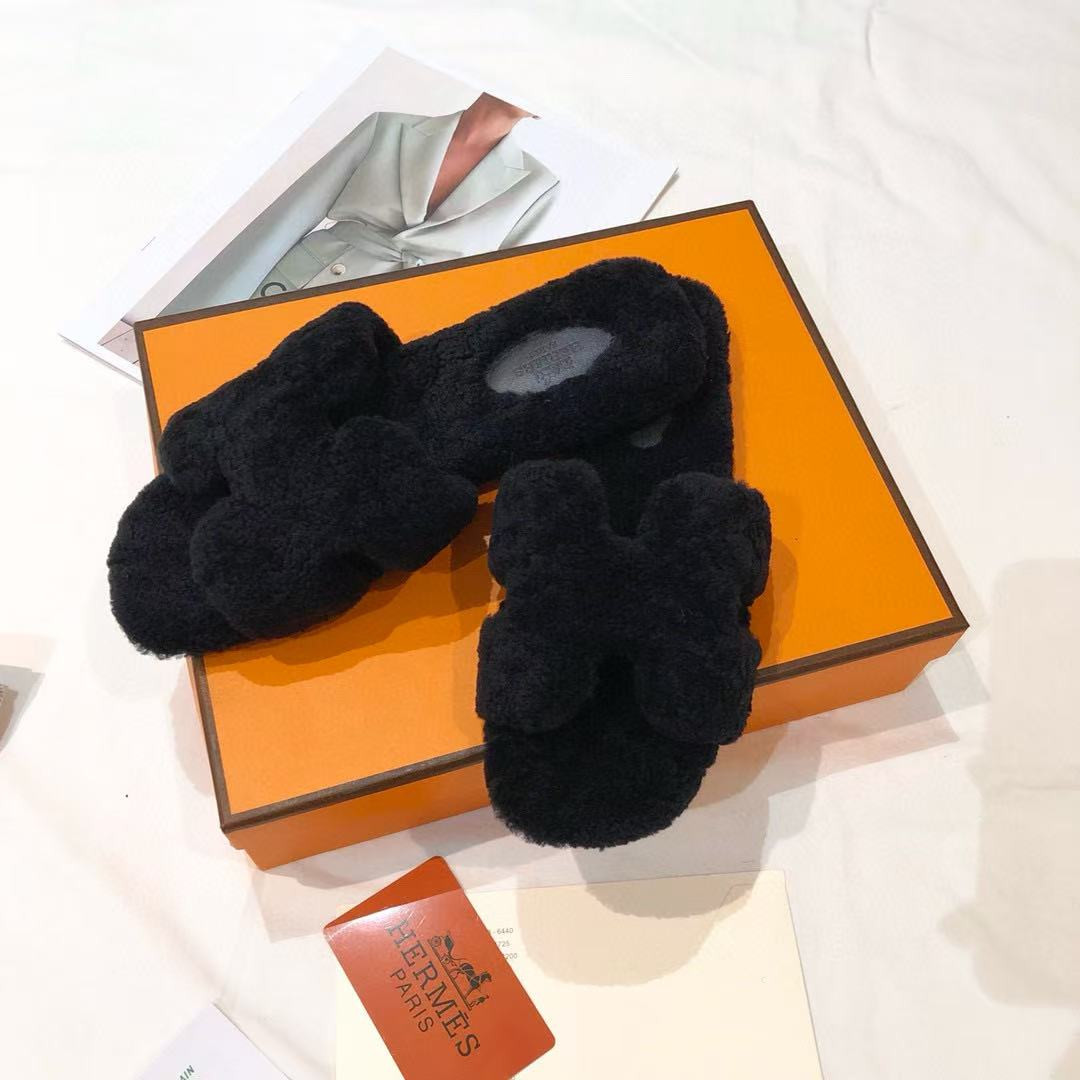 UA Hermès Oran sandal