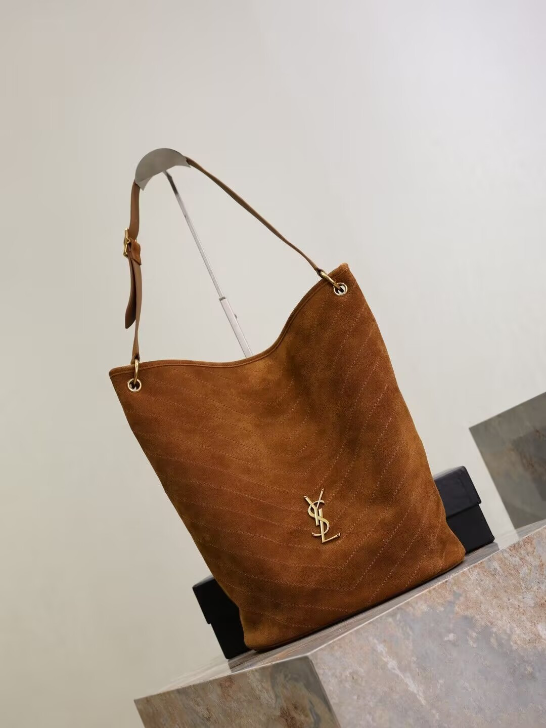 y*l niki S*pple bucket in suede 33x16x40cm