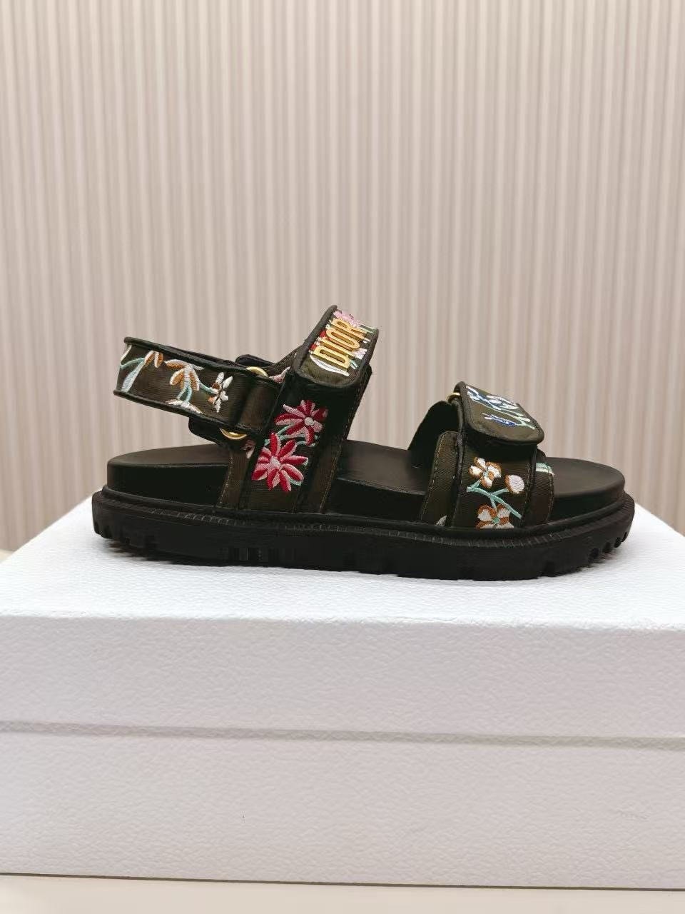 ua D*or D*oract sandals