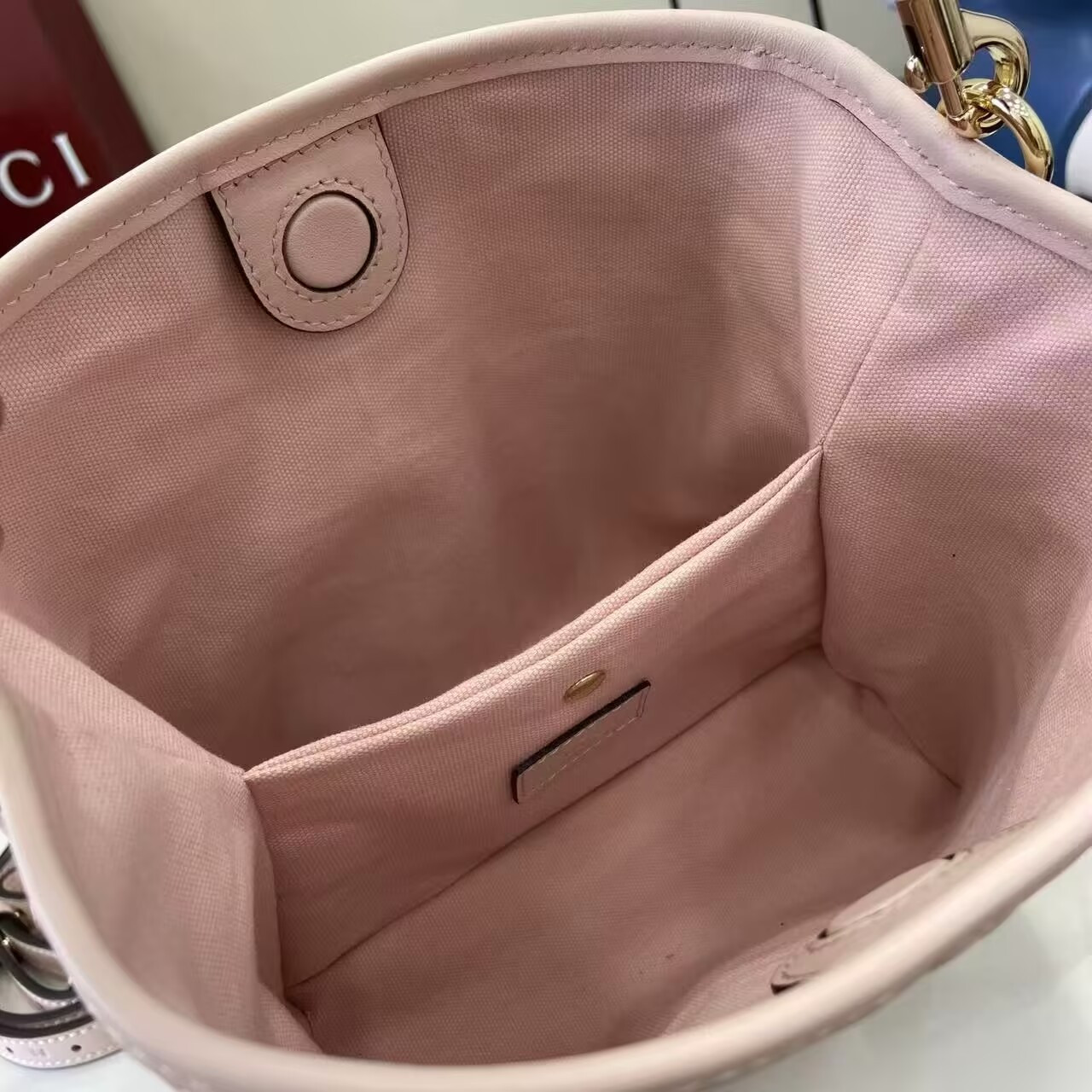 G*u*i gg emblem small bucket bag 19x18x11cm