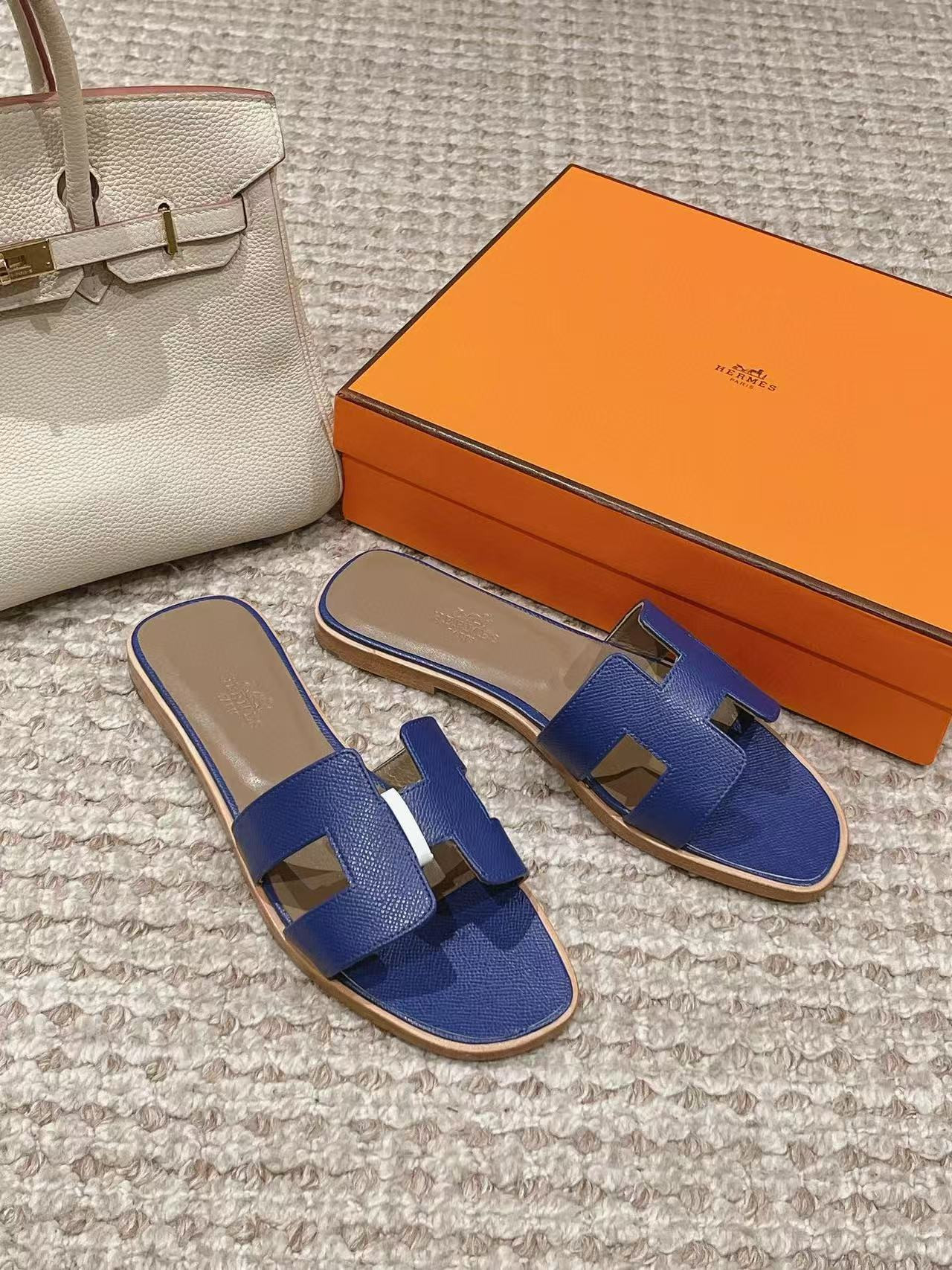 UA Hermès Oran sandal