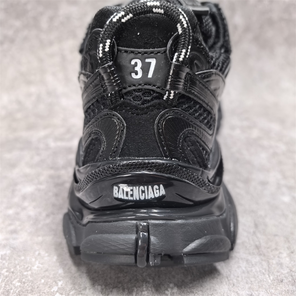 ua Ba*len*cia*ga runner sneaker