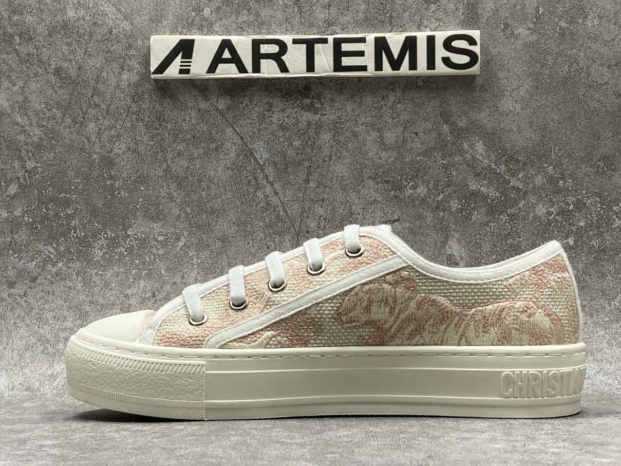 D*or walk n D*or patch embroidery pink