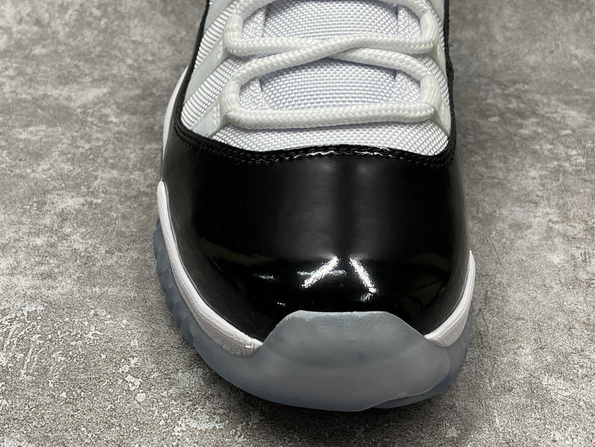 Air Jordan 11 Retro Low Concord