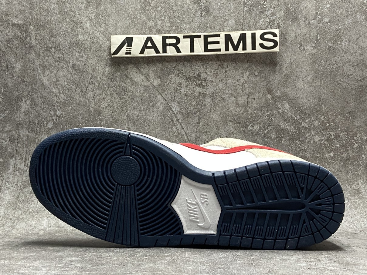 Nike SB Dunk Low Crimson