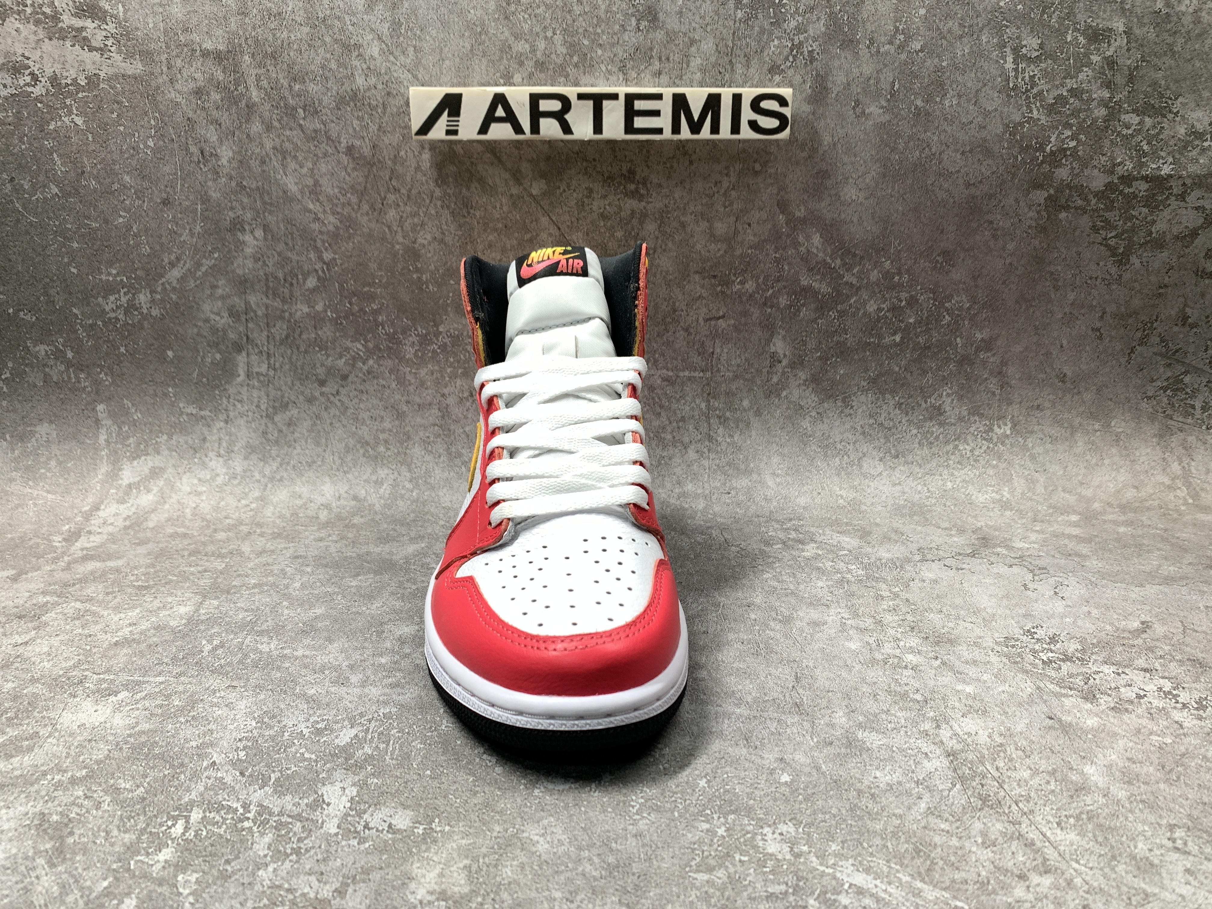 Air Jordan 1 Retro High OG Light Fusion Red