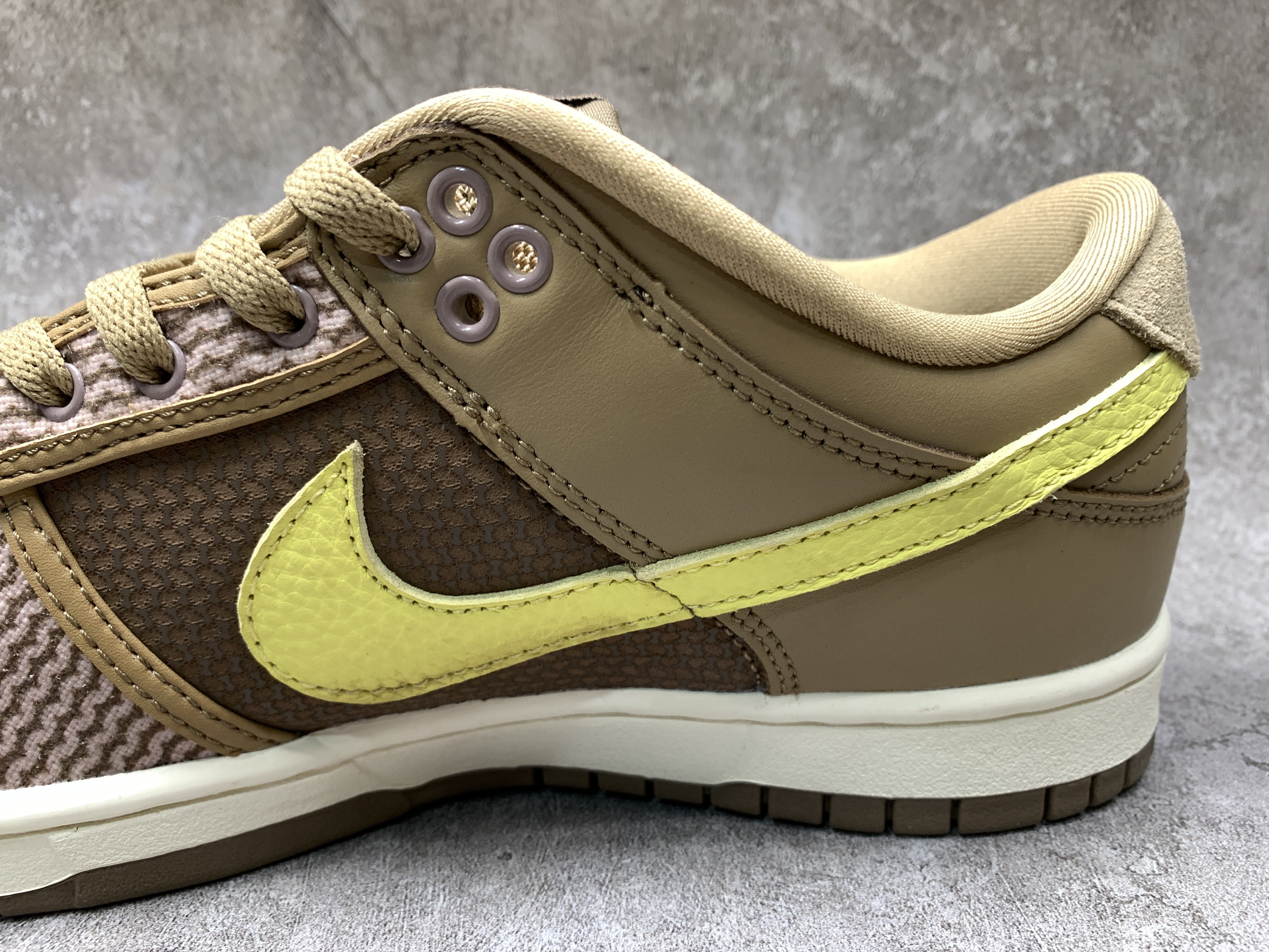 Nike Dunk Low SP UNDEFEATED Canteen Dunk vs. AF1 Pack