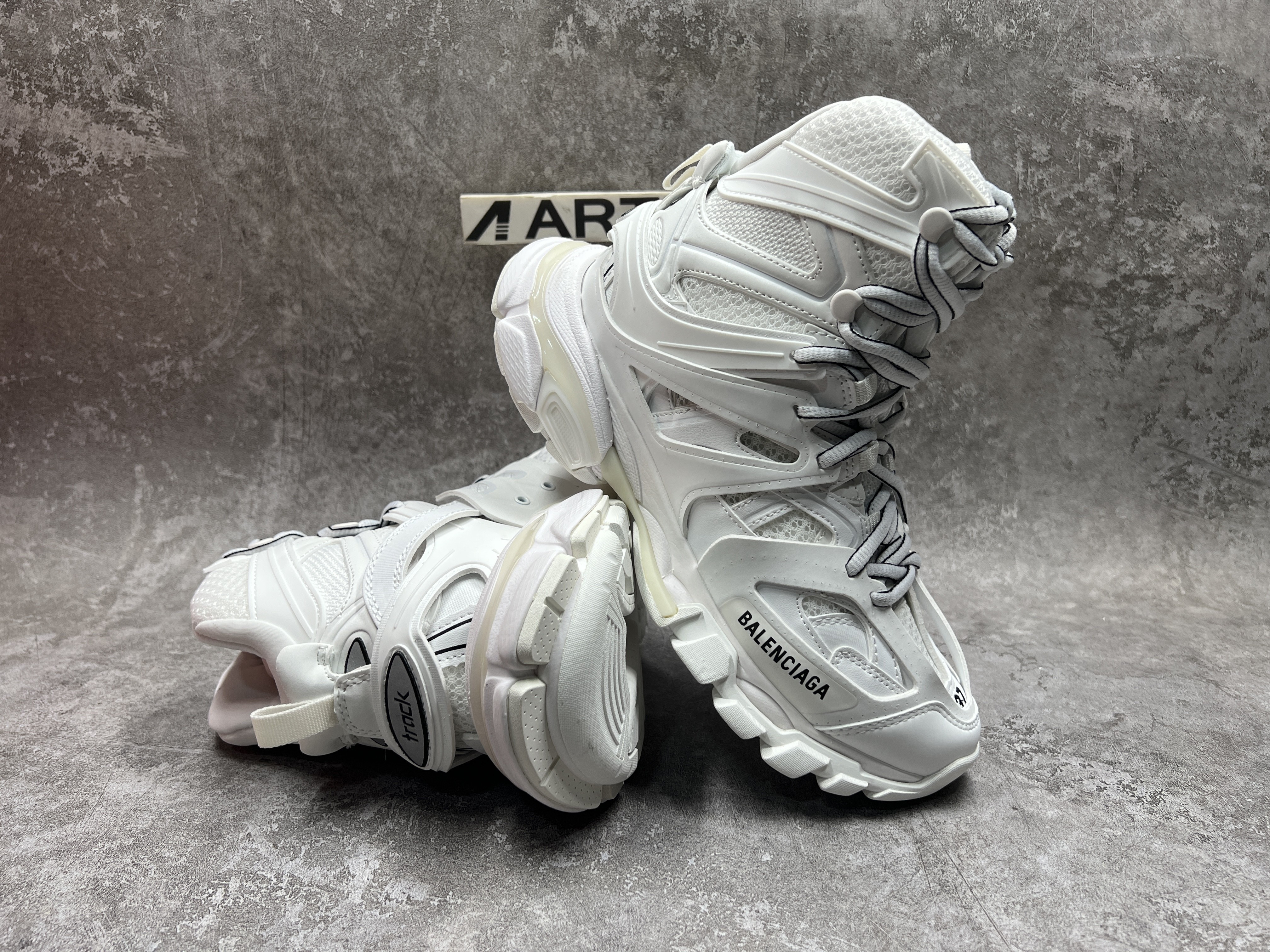 Balenciga Track Hike White