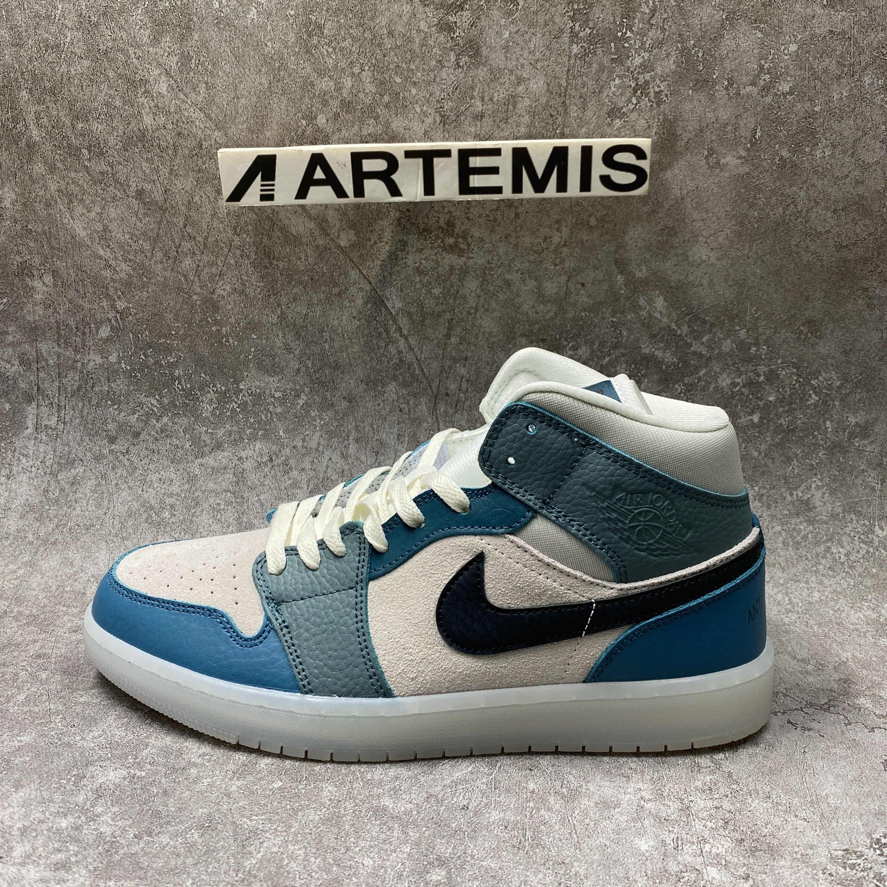 Air Jordan 1 Mid Anti-Gravity Machines