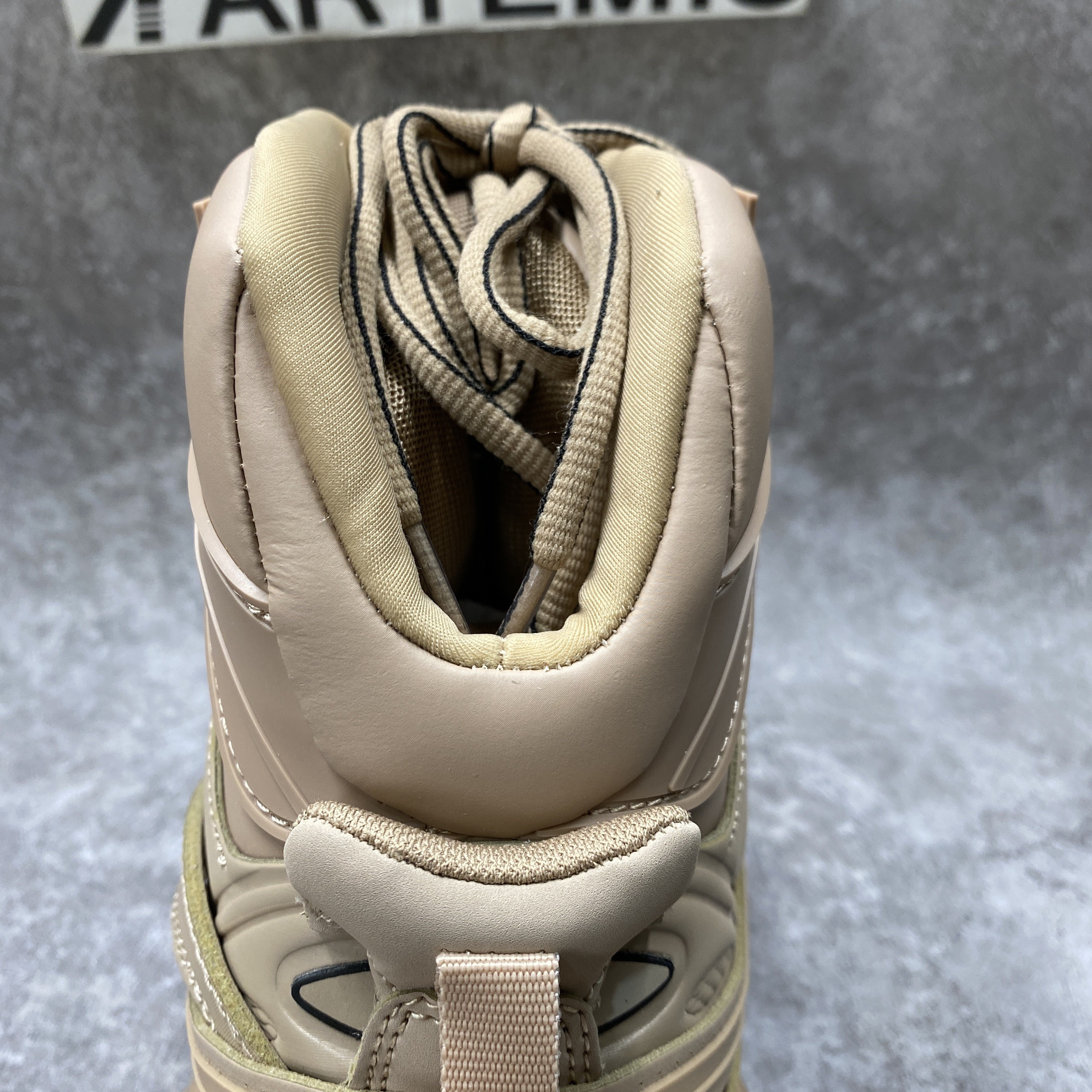 Balenciga Track Hike Beige