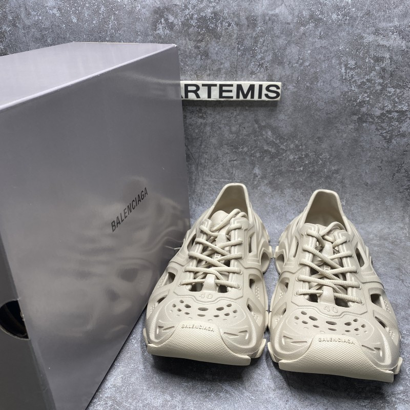 Balenciga HD Lace-Up Sneaker in beige