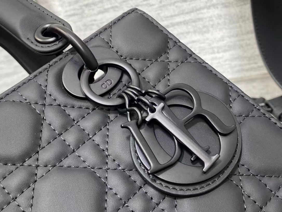 small lady D*or bag 20 x 17 x 8 cm