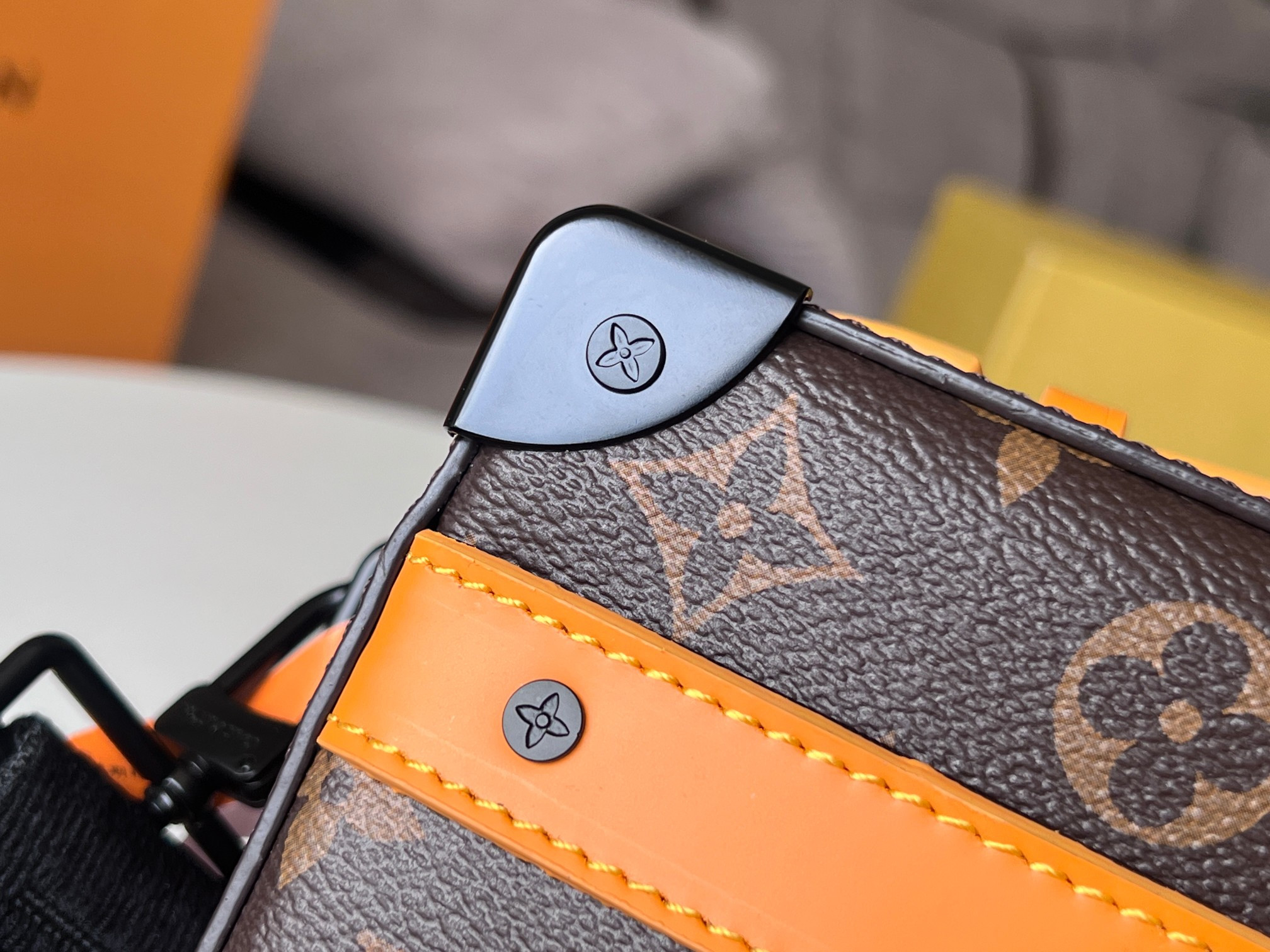 LV  Handle Soft Trunk M46689 21.5x15x7cm