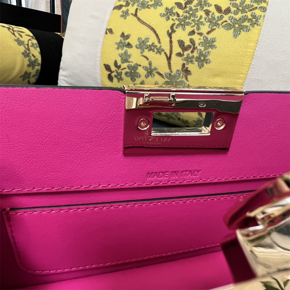 VALENTINO GARAVANI ROCKSTUD23 SMALL SMOOTH CALFSKIN SHOULDER BAG ROSERED