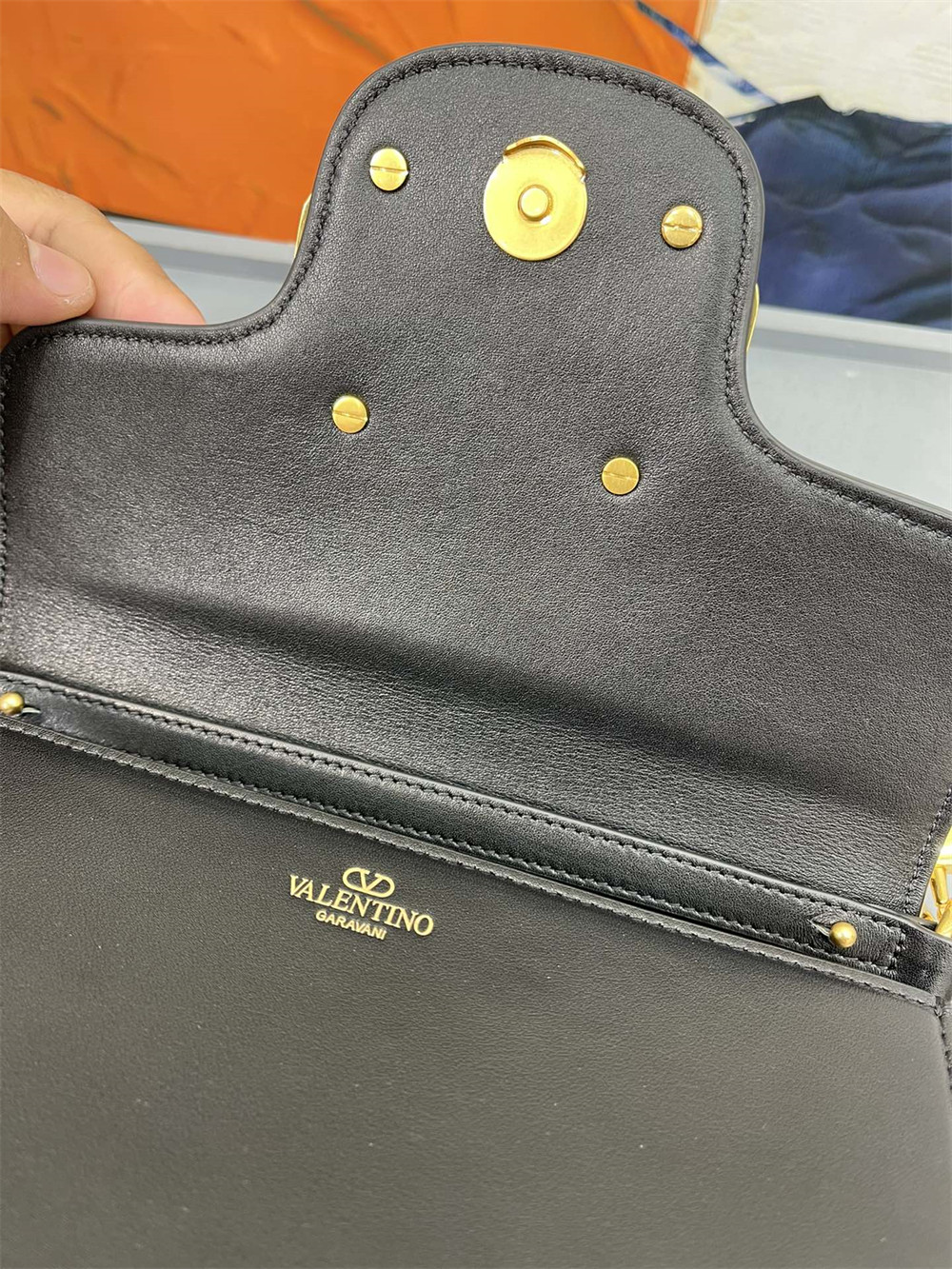 VALENTINO GARAVANI LOCÒ CALFSKIN SHOULDER SMALL BAG BLACK 22 x 16  x 7 cm