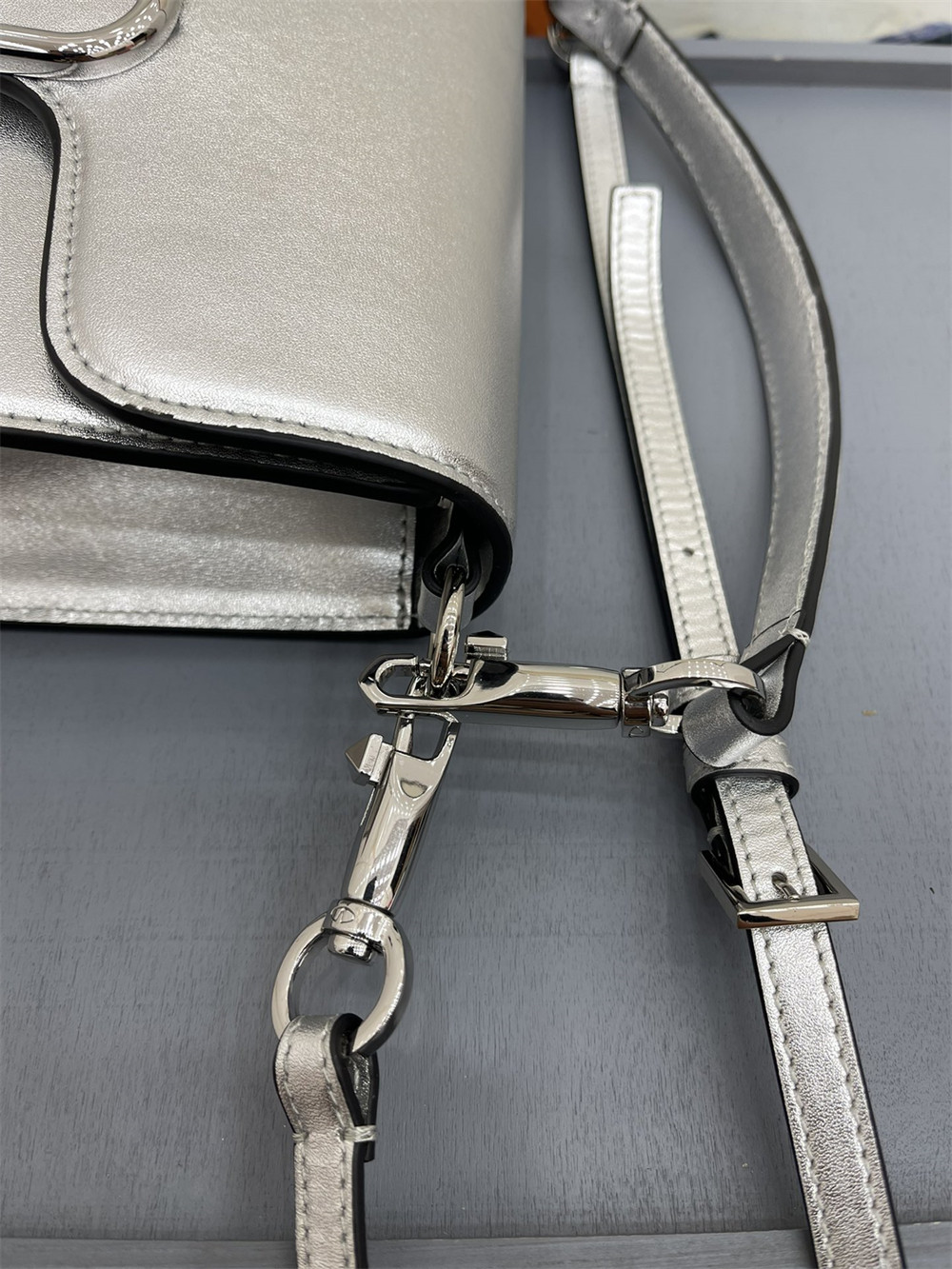 VALENTINO GARAVANI LOCÒ CALFSKIN SHOULDER SMALL BAG SILVER 22 x 16  x 7 cm