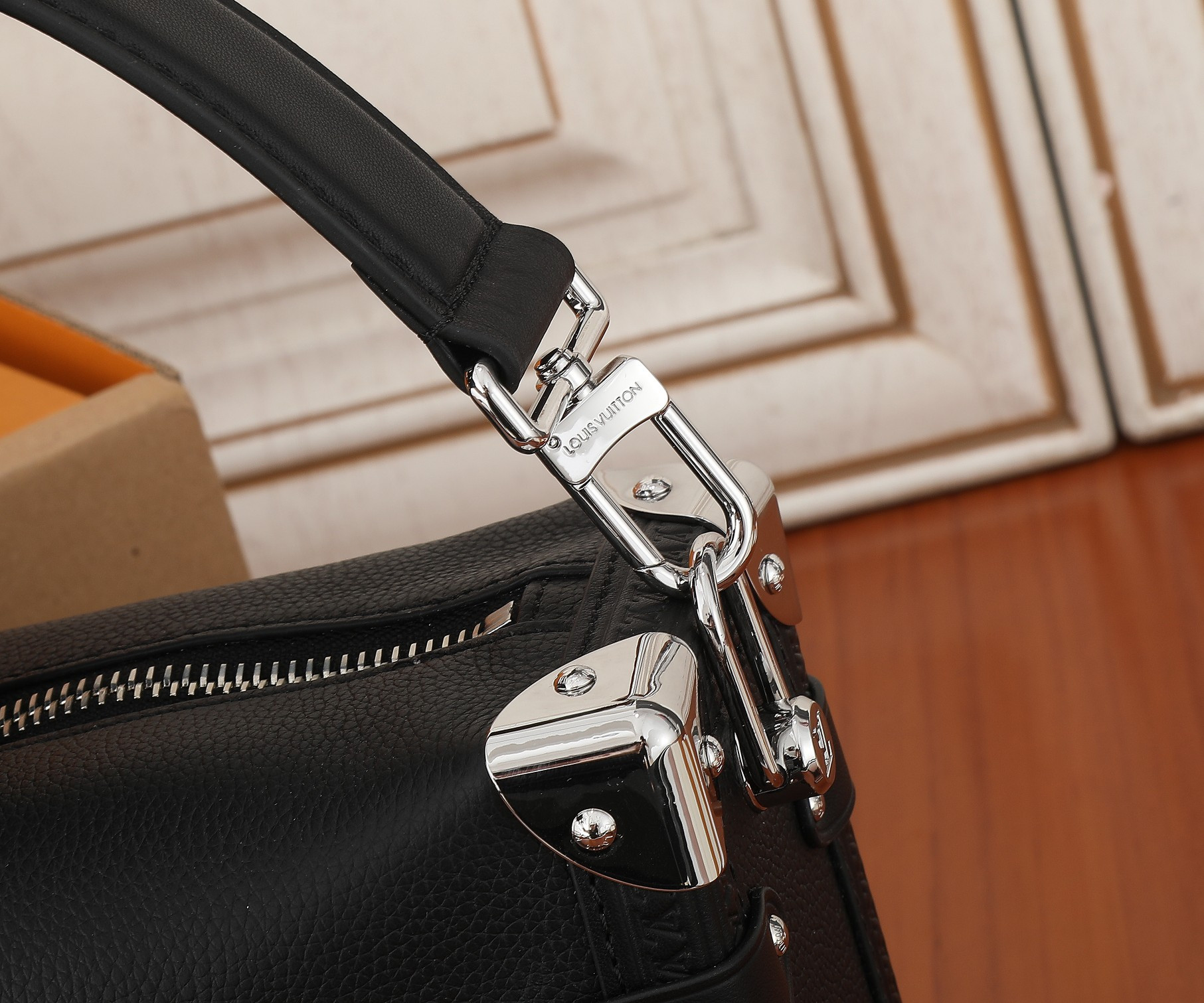 LV Side Trunk MM M25160 8.3 x 5.5 x 2.4 inches