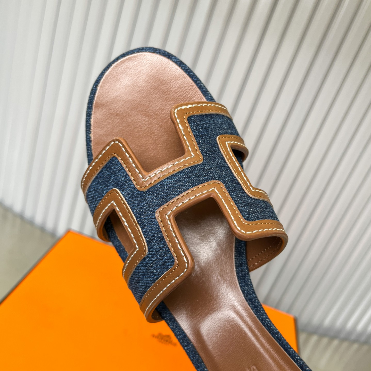 UA Hermès Oasis sandal