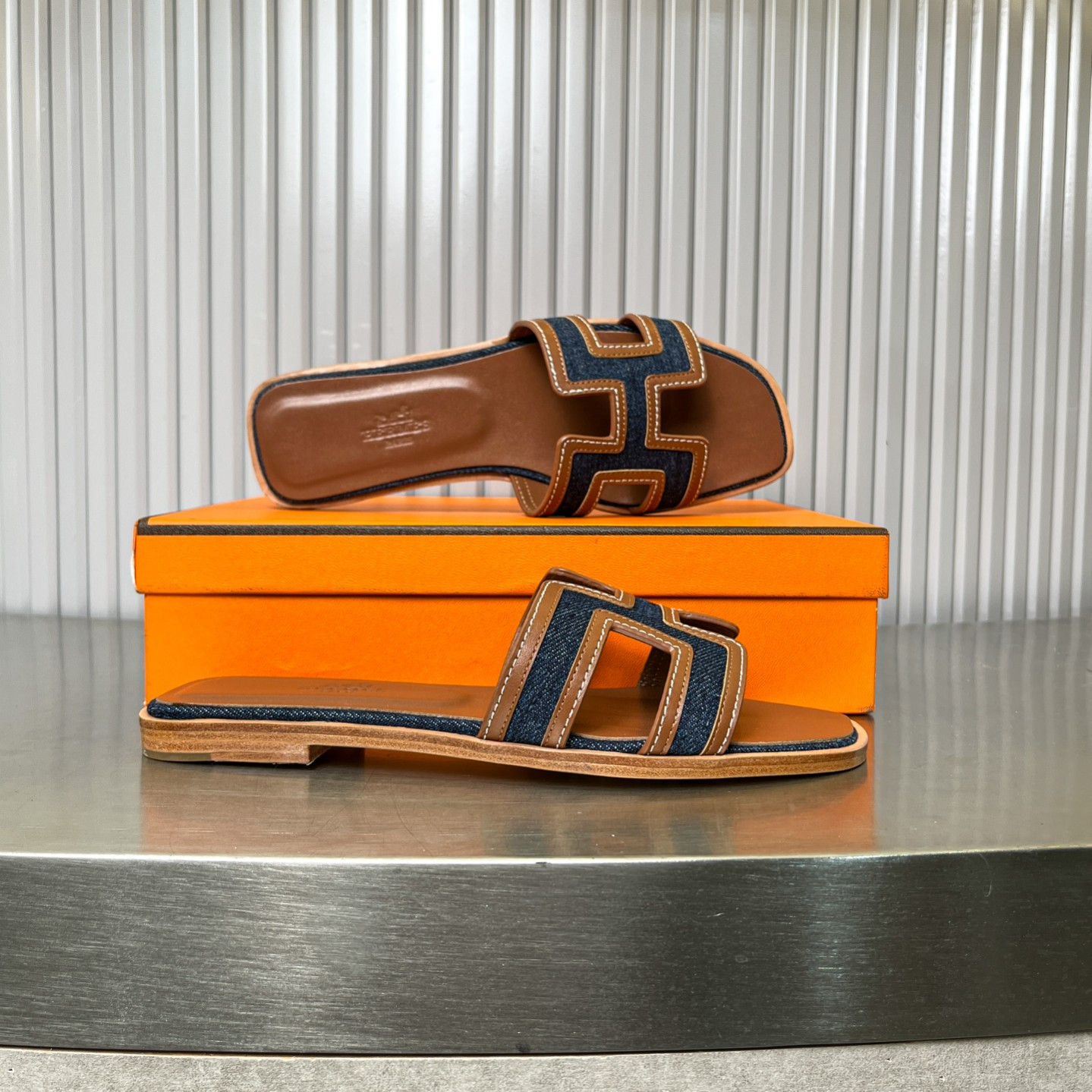 UA Hermès Oran sandal