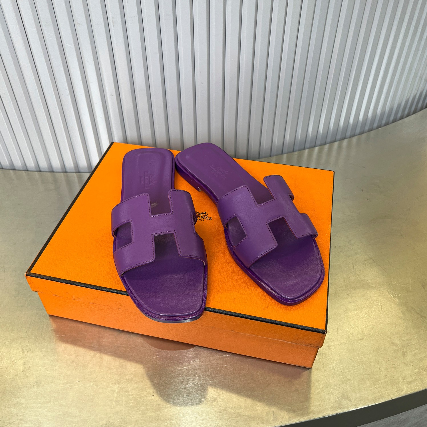UA Hermès Oran sandal
