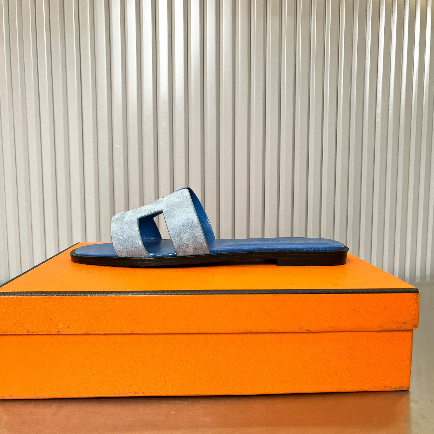 UA Hermès Oran sandal