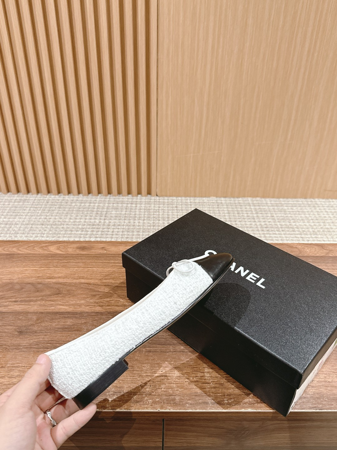 ua Ch*el ballet flats