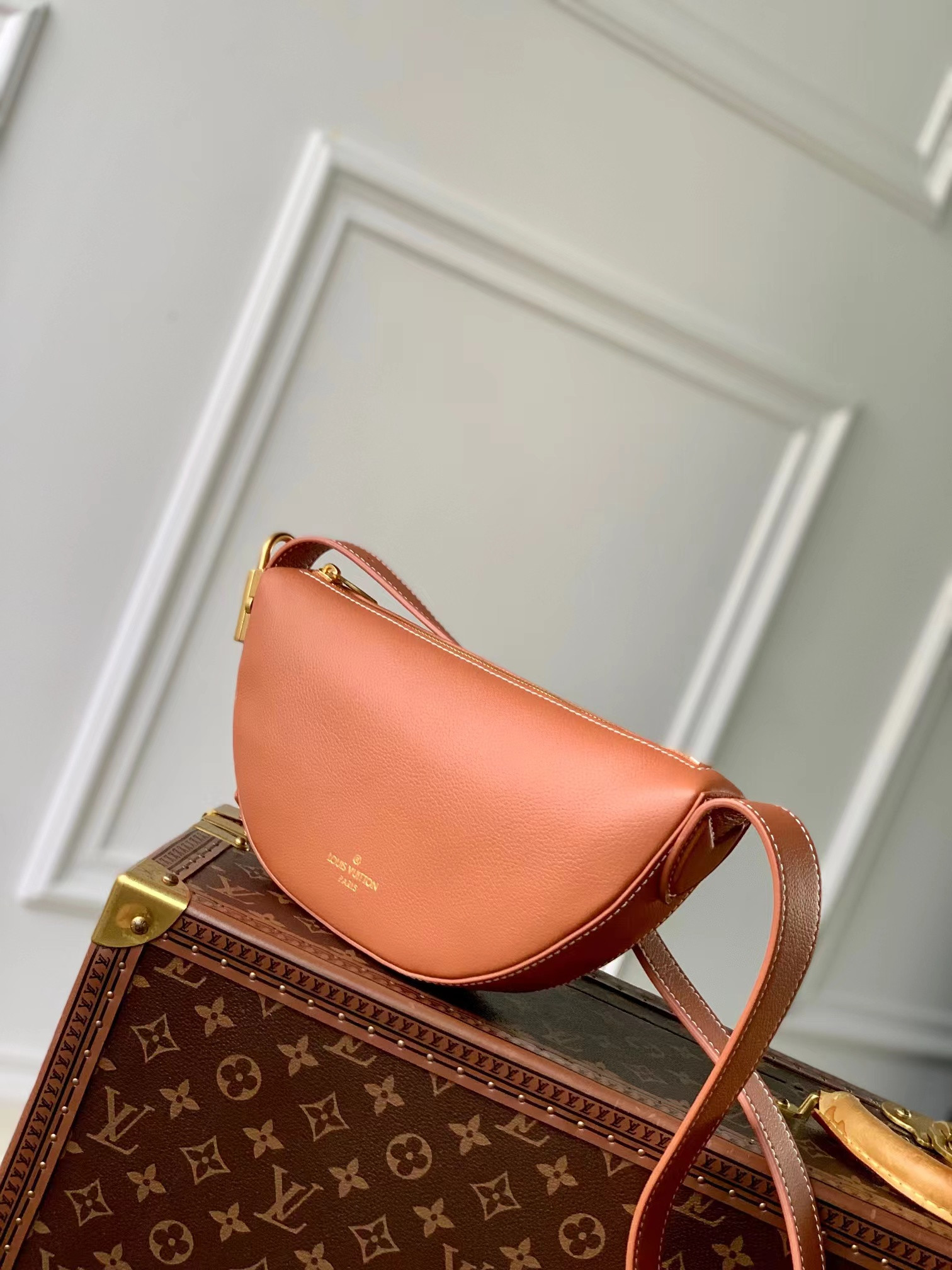 LV Low Key Bumbag M83546 28x13x5.5CM