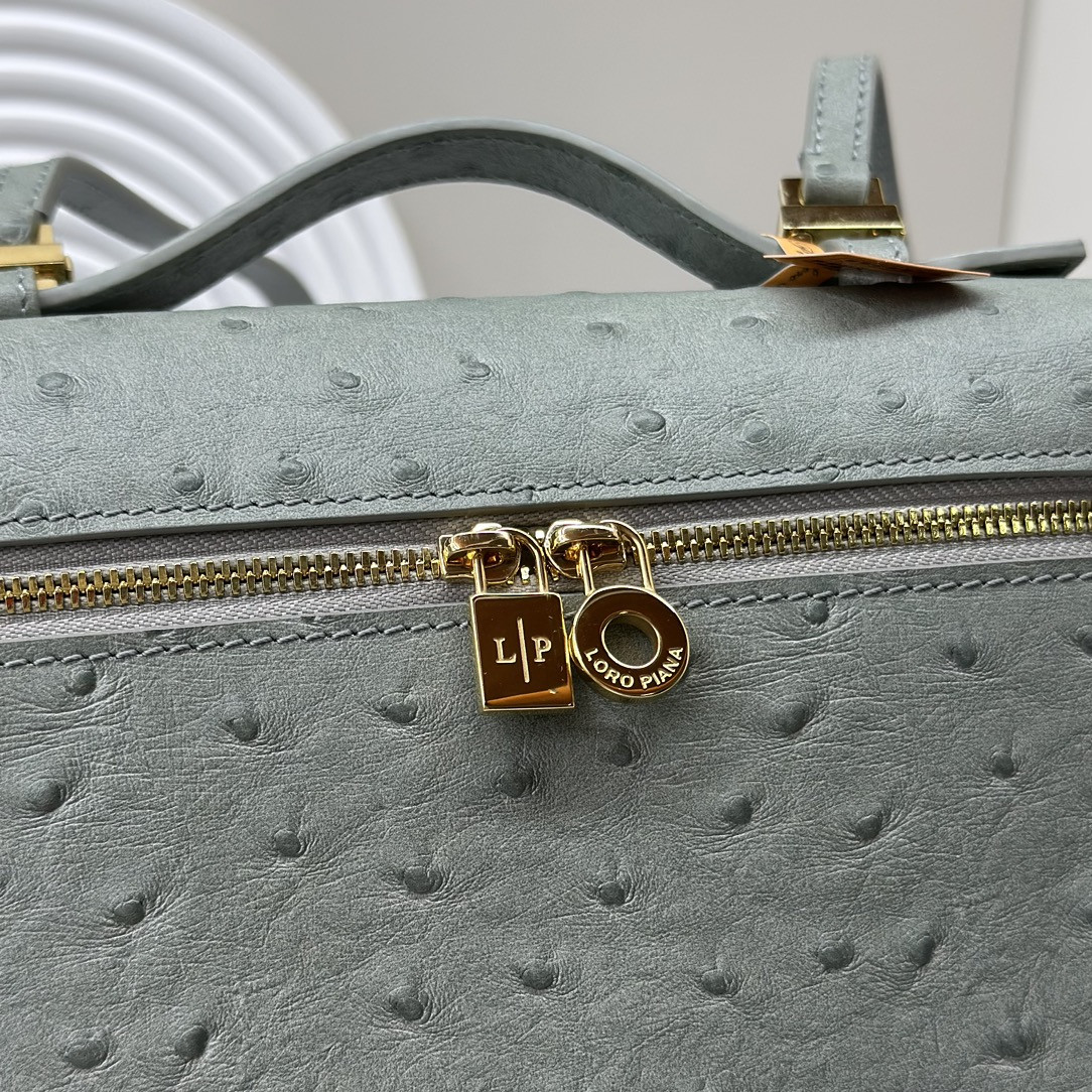 L**o p*ana extra pocket backpack l23.5 ostrich-grained leather 23 x 21 x 8 cm