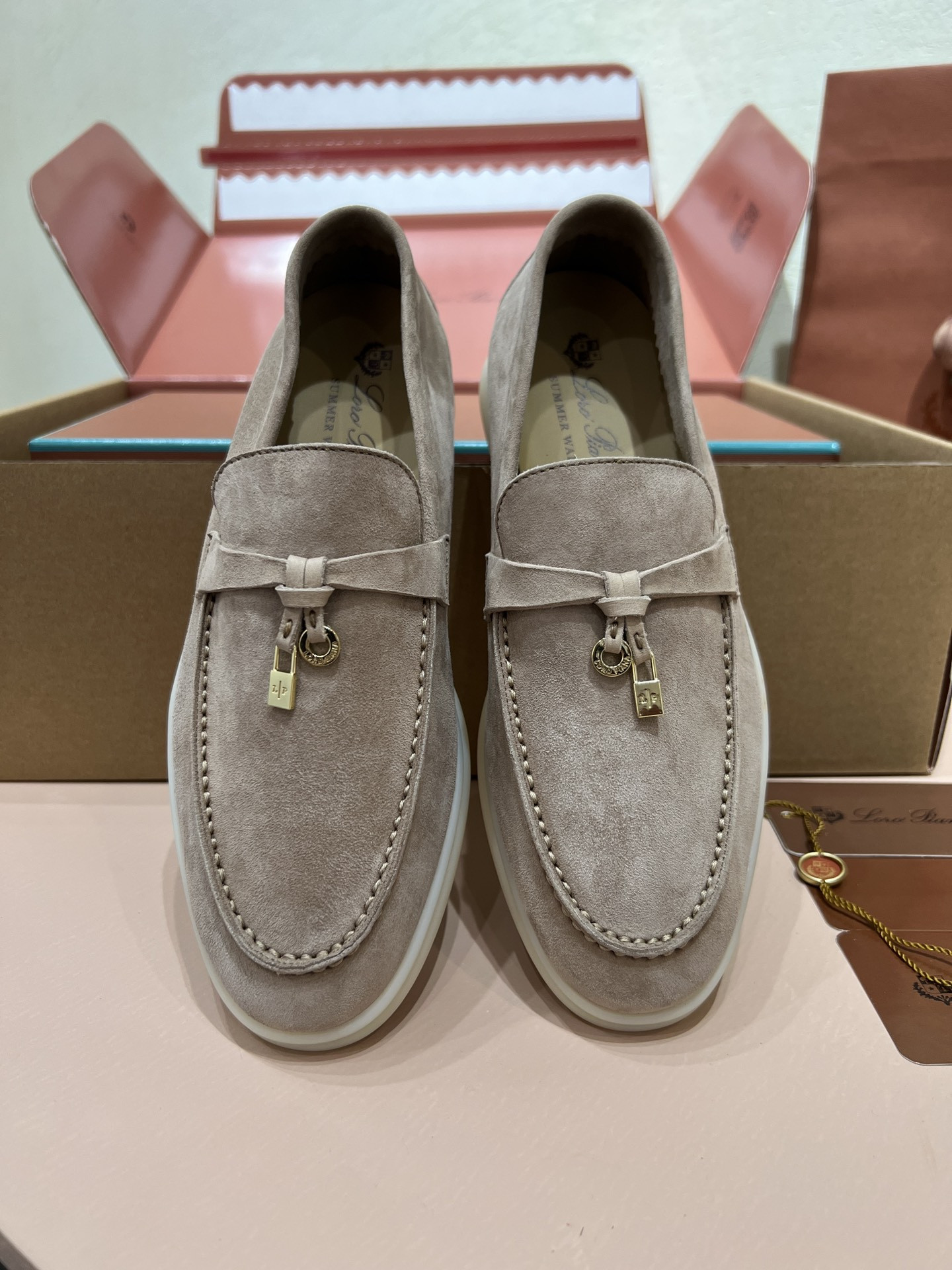 ua L**o p*ana summer charms walk loafers