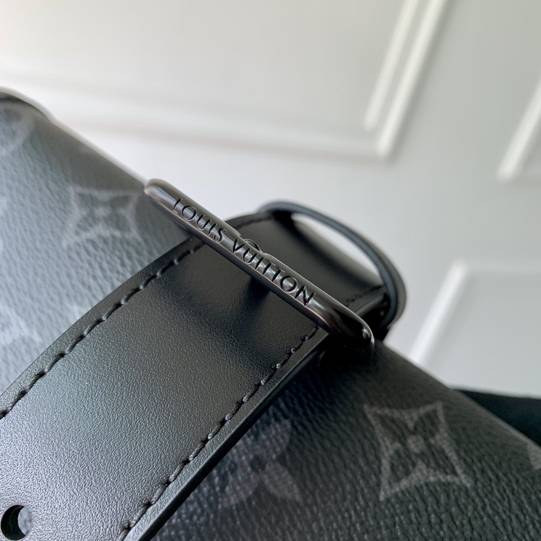 LV Bosphore Wearable Wallet M12599 12 x 7 x 19 cm