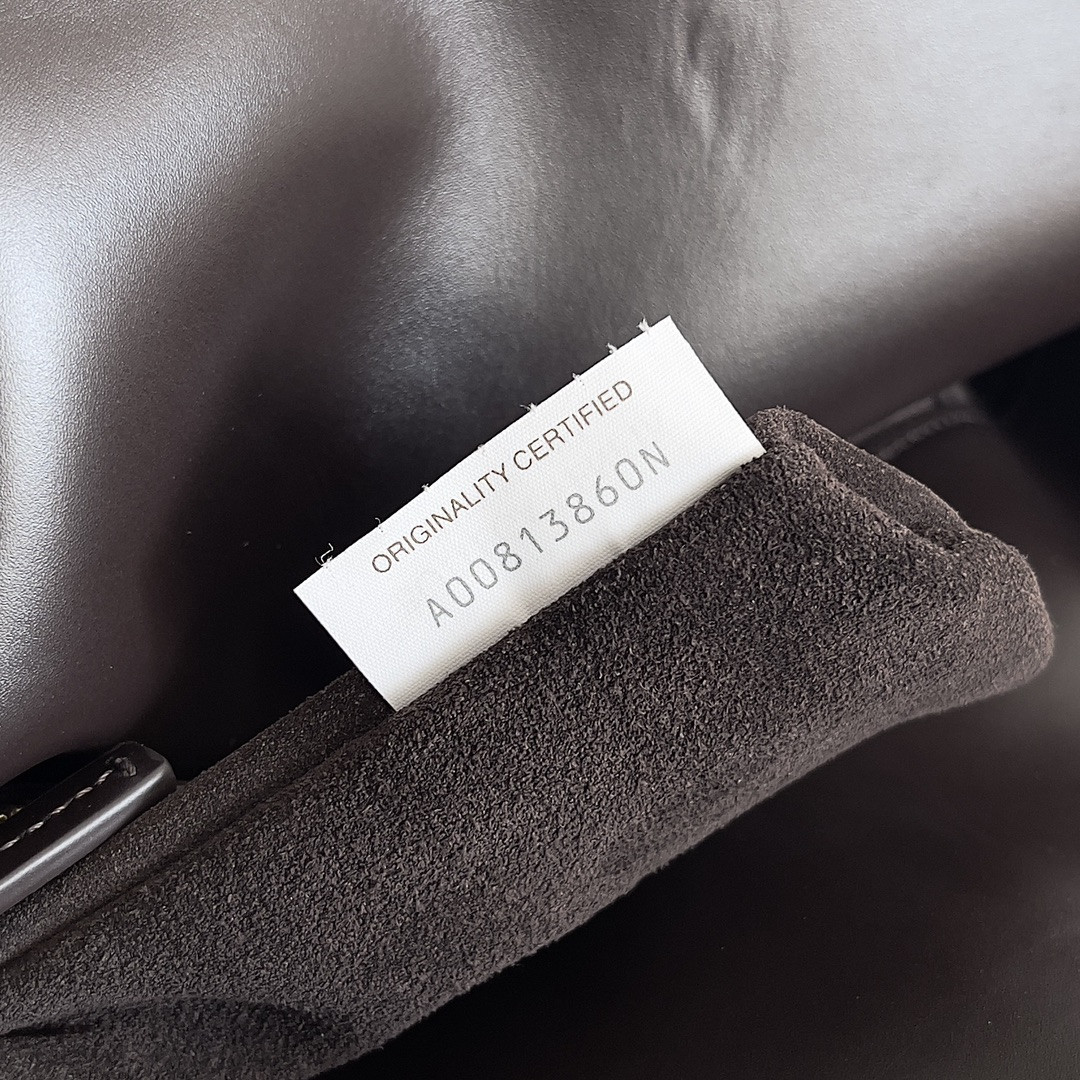 bo*te*ga Ve*ne*ta liberta  23 x 35 x 6cm