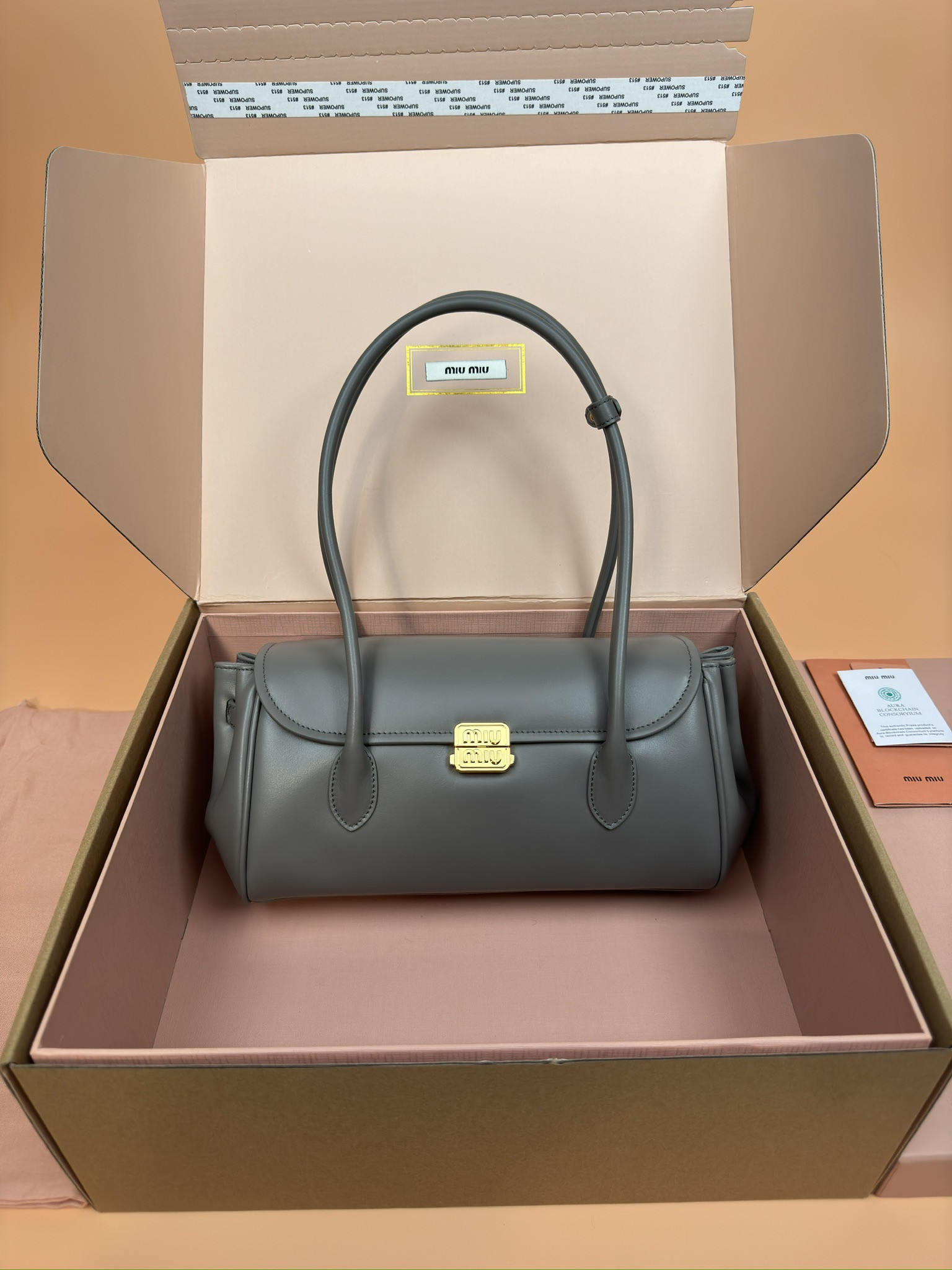 Miu Miu Leather shoulder bag 15x28x11cm