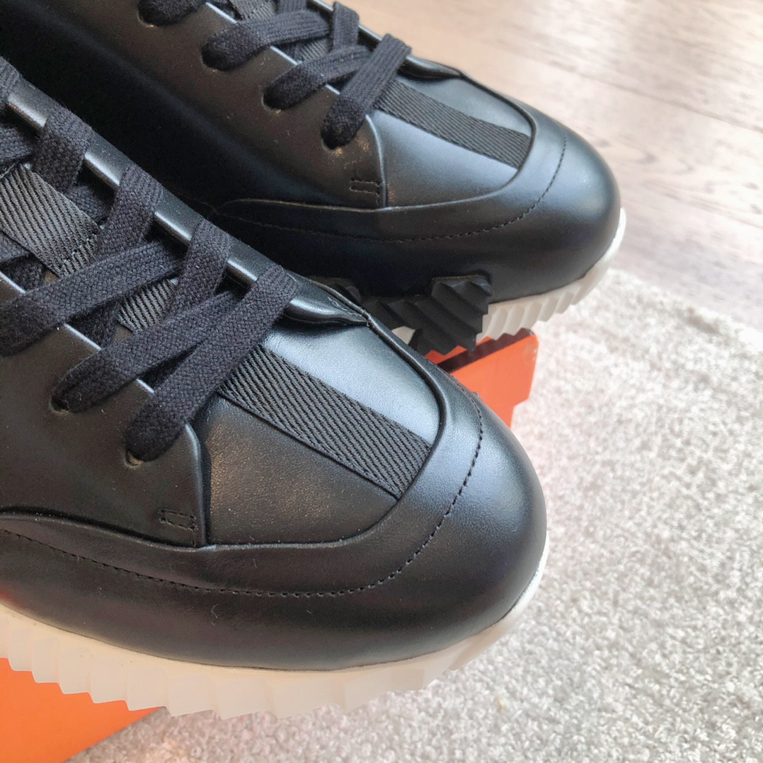 UA Hermès Bouncing Sneaker