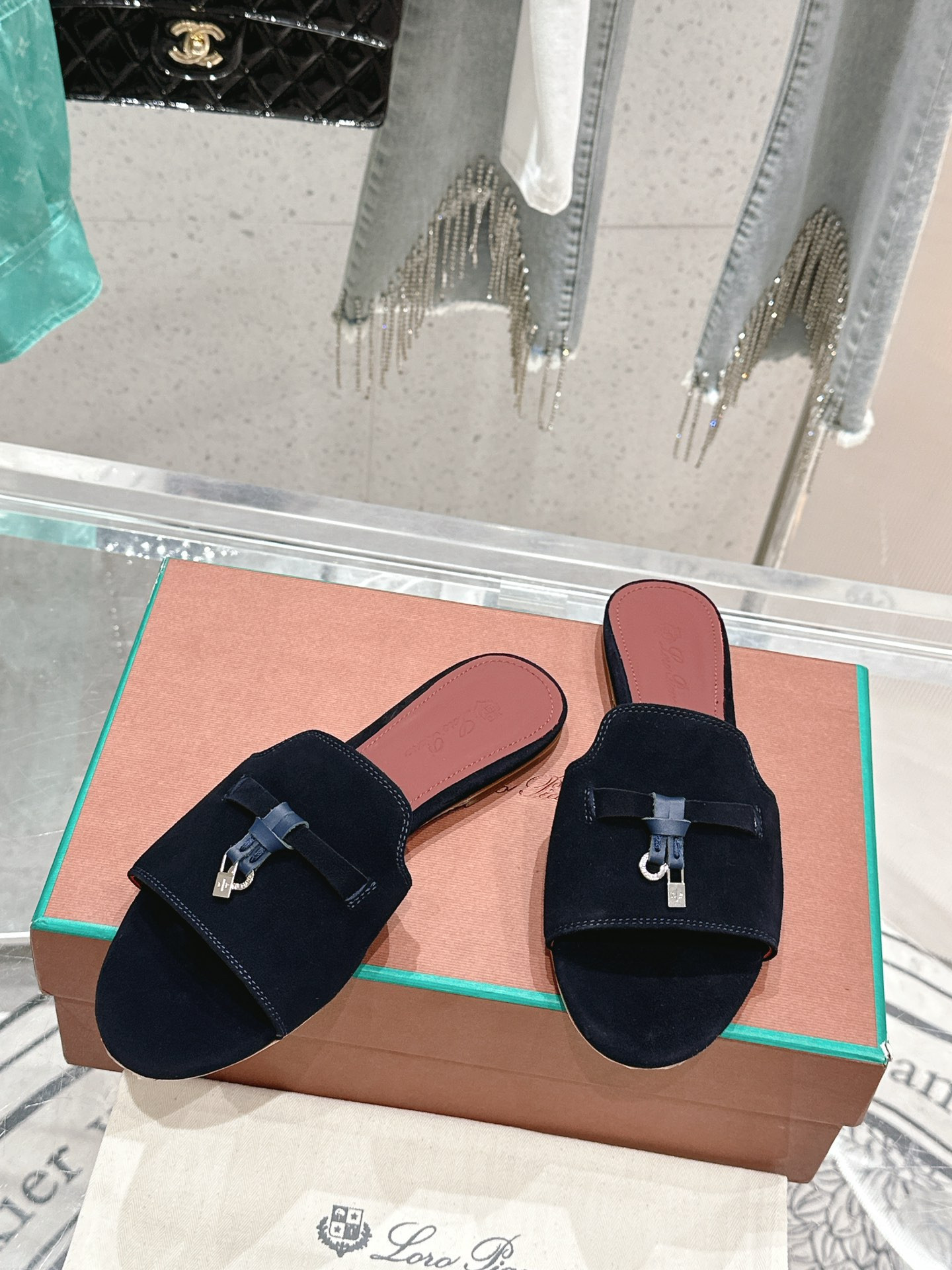ua L**o p*ana summer charms sandal