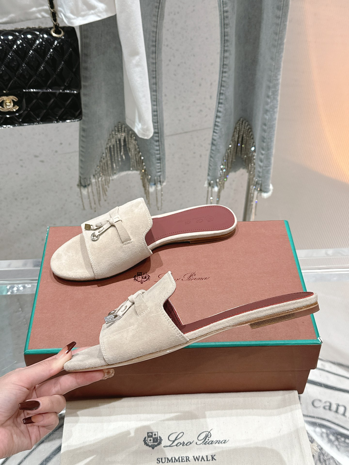 ua L**o p*ana summer charms sandal