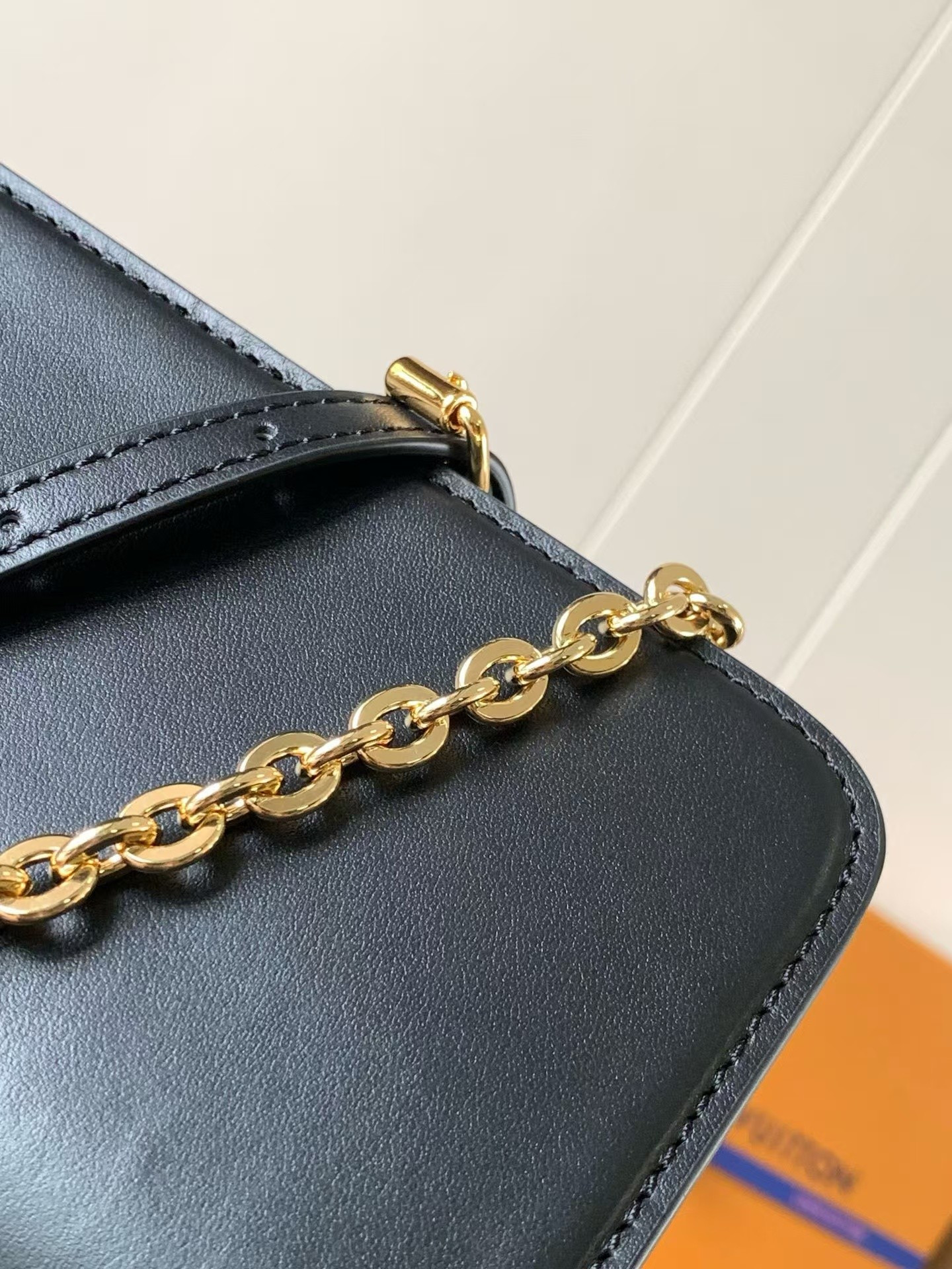 LV Wallet On Chain LV Bloom M14564 20x11.5x4cm