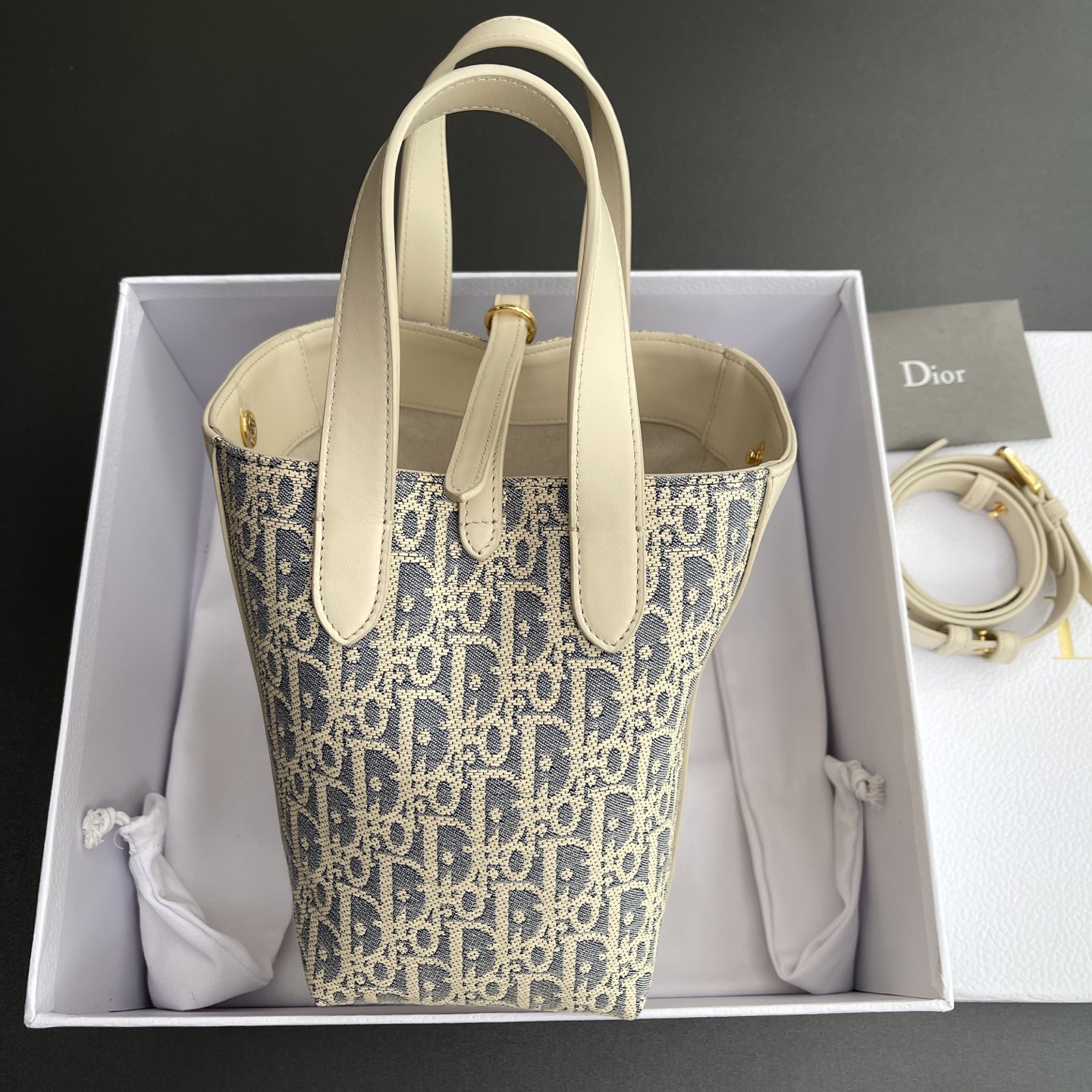 D*or small signature bucket bag 21x19x11cm