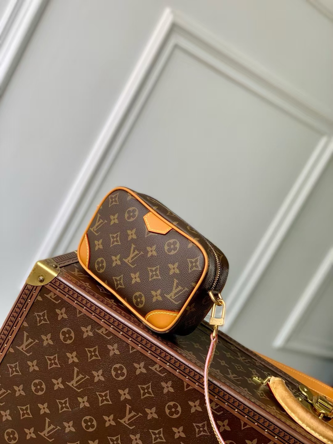 LV Trocadéro Wearable Wallet M14058 20x13x6.5cm